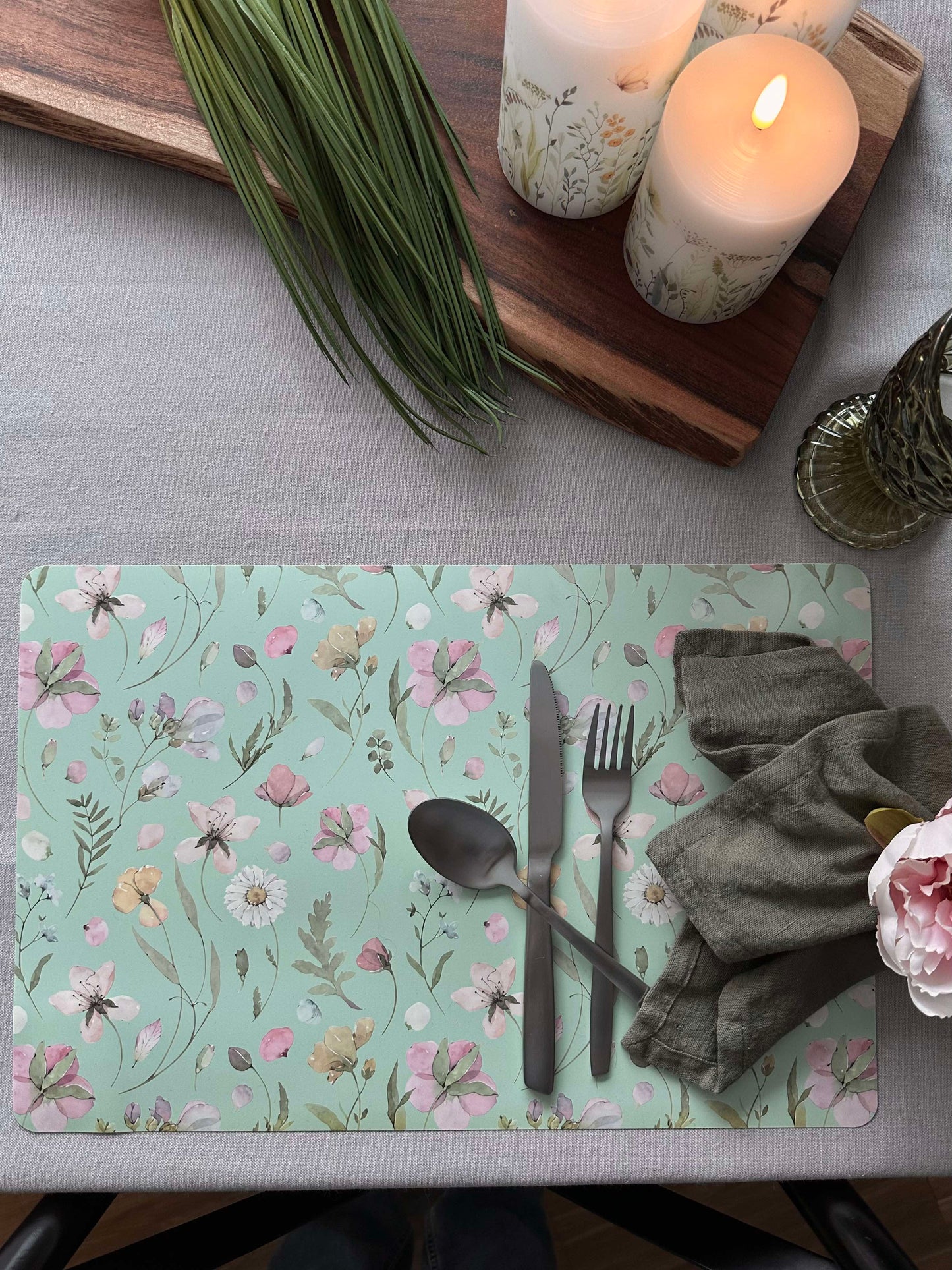 Dækkeserviet Flora - Dusty green