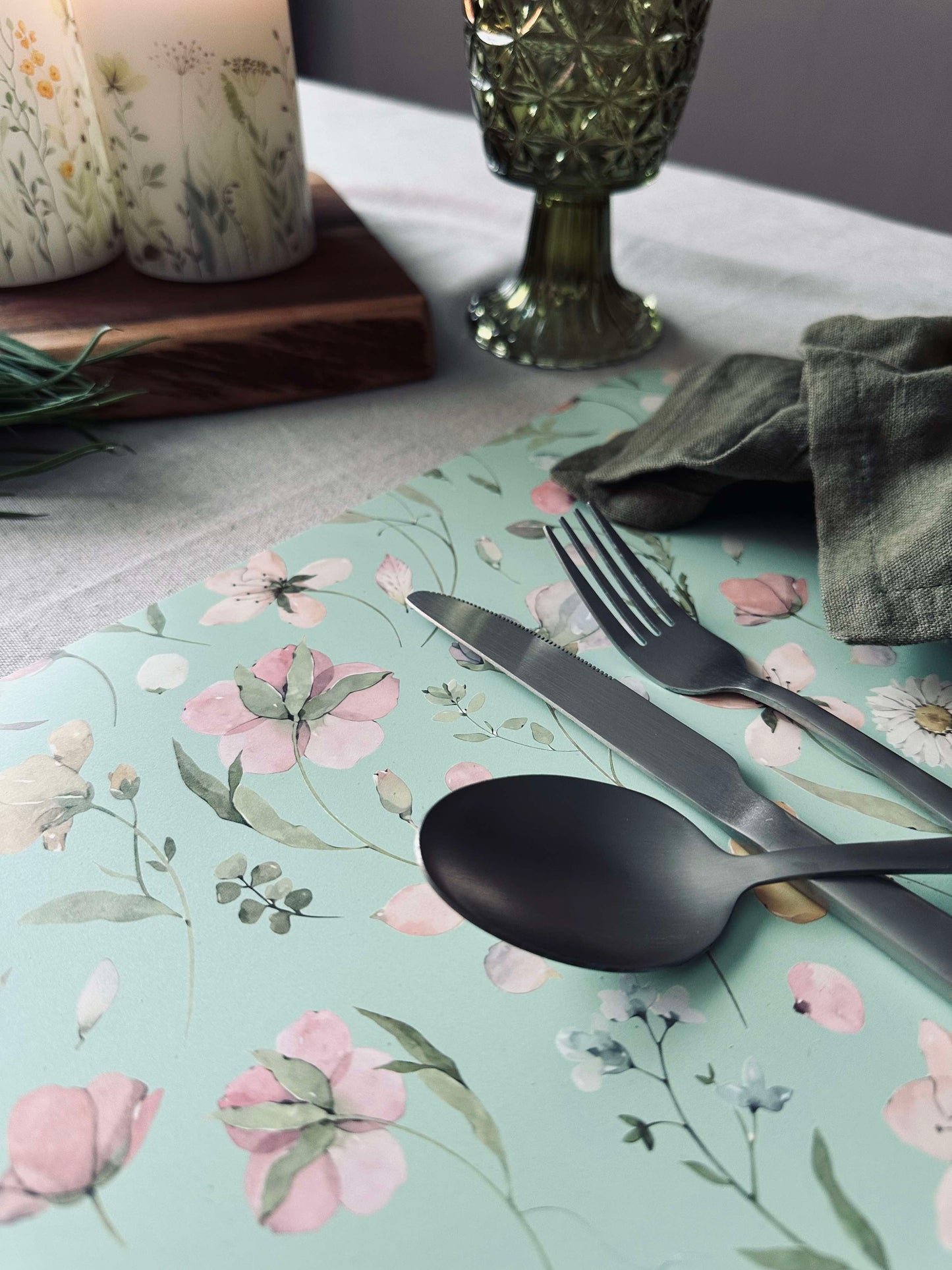 Dækkeserviet Flora - Dusty green