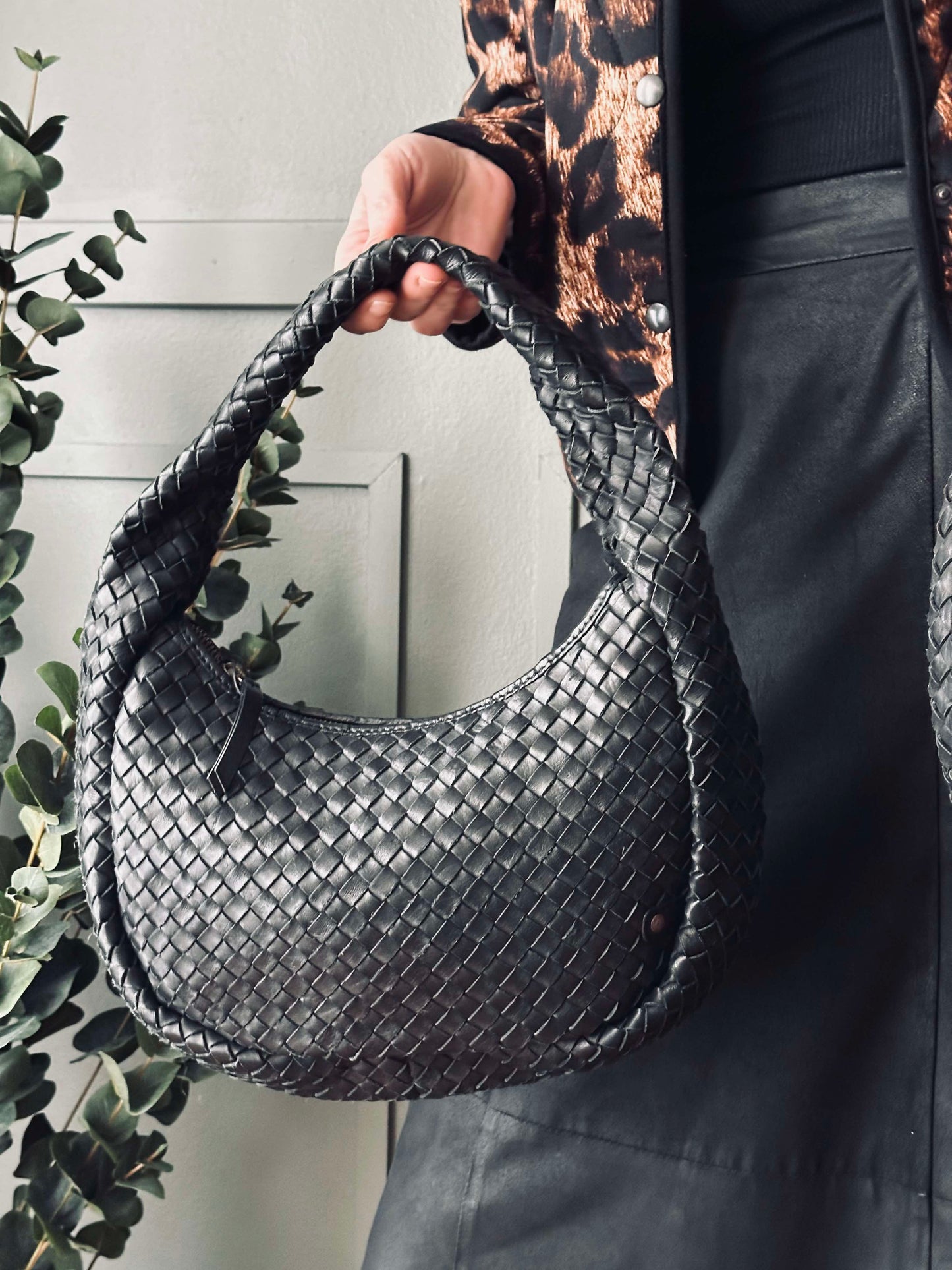 Elegant håndflettet skuldertaske - Black