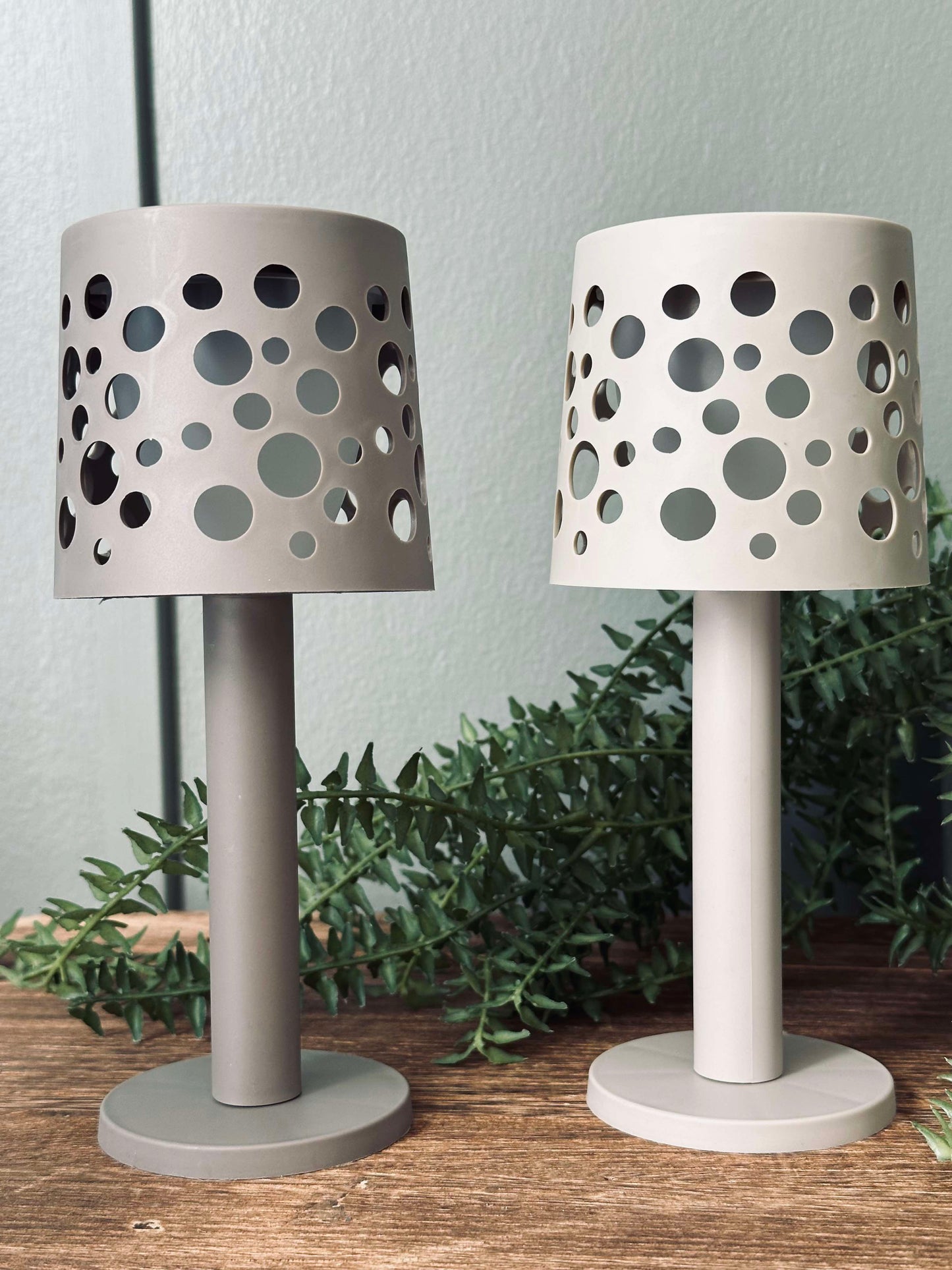 Bordlampe med solceller - Mørk beige