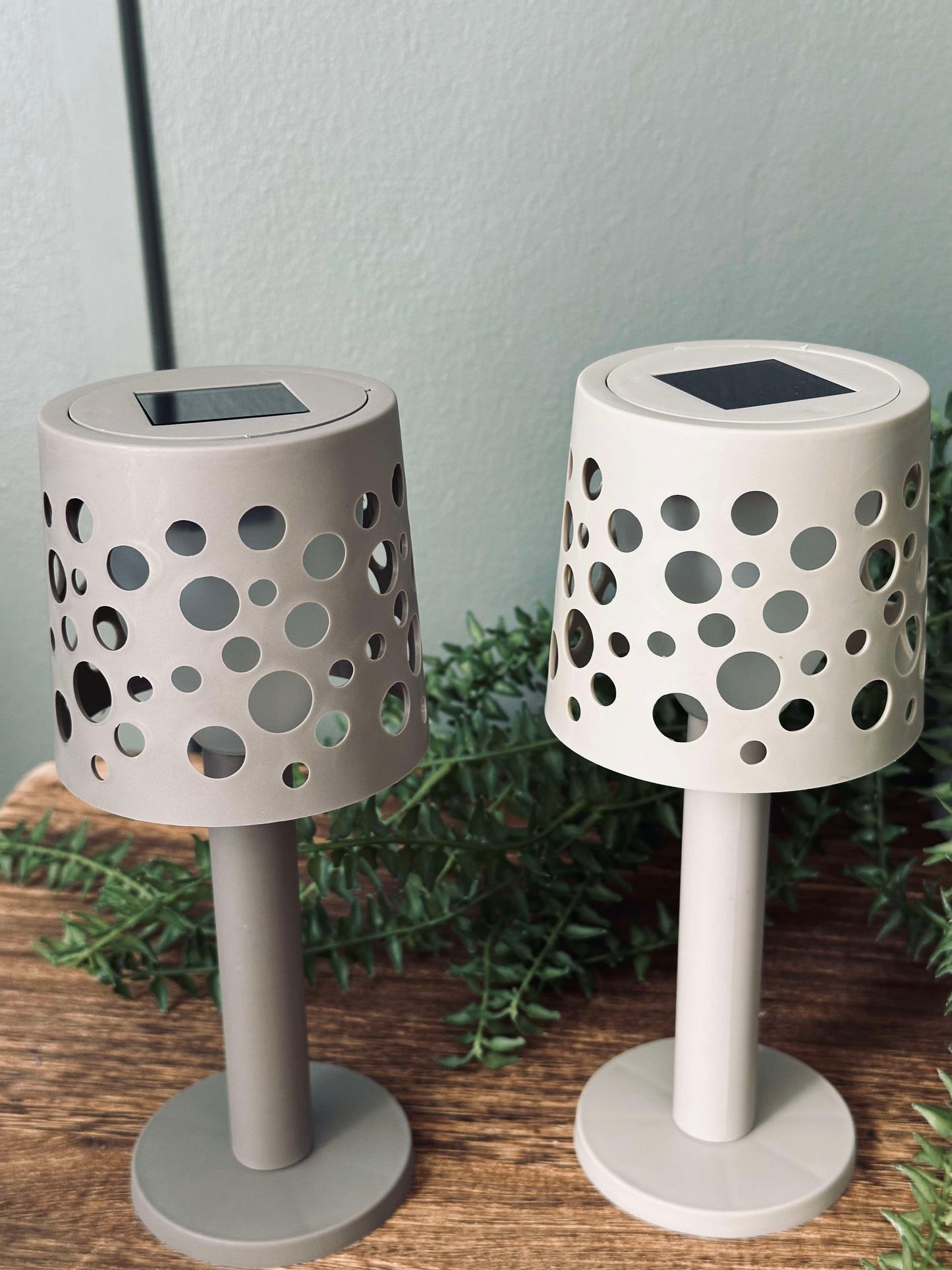 Bordlampe med solceller - Mørk beige