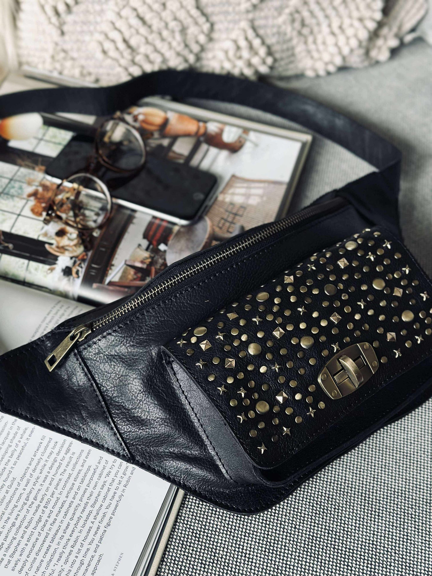 Bumbag med nitter - Black