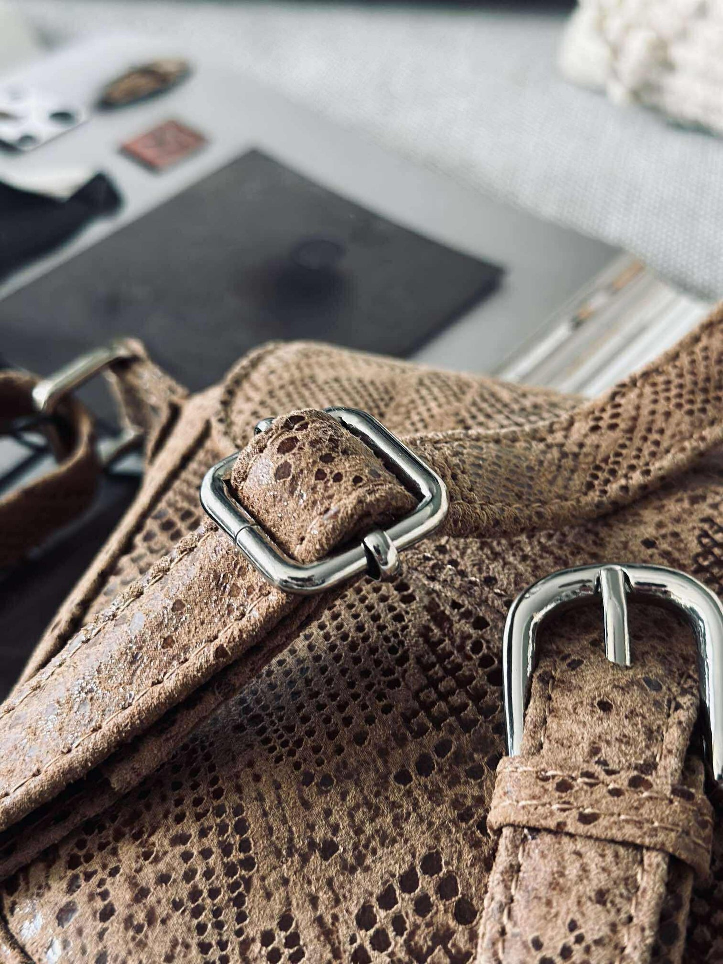 Crossbody Aura Snake - Camel