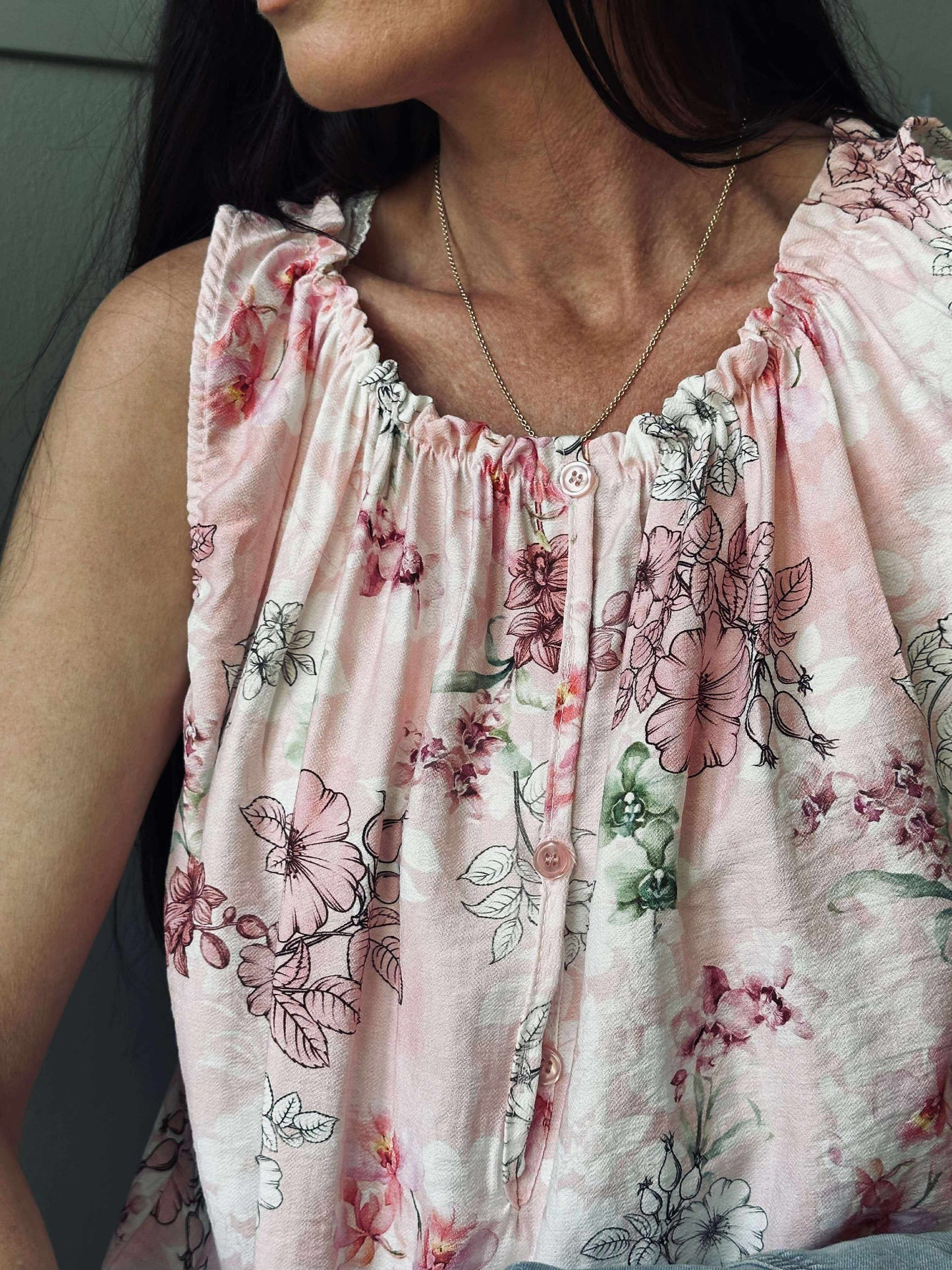 Top Anika Rose flower