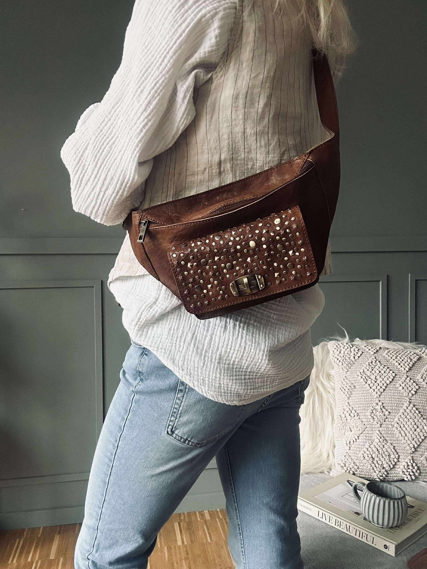 Bumbag med nitter - Cognac