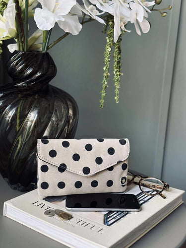 Pung Black dots