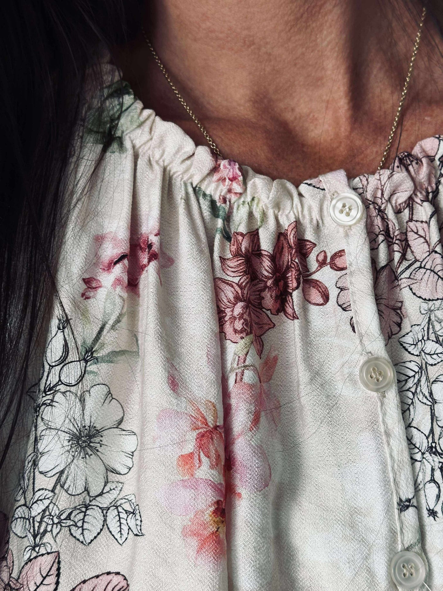 Top Anika Rose flower