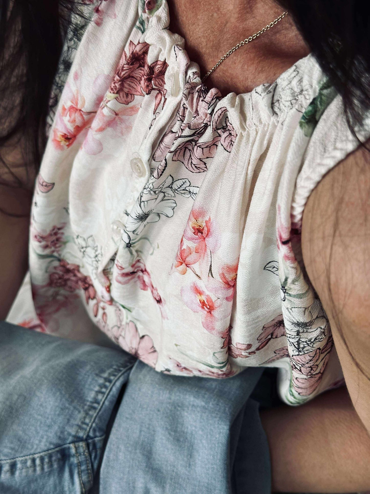 Top Anika Rose flower