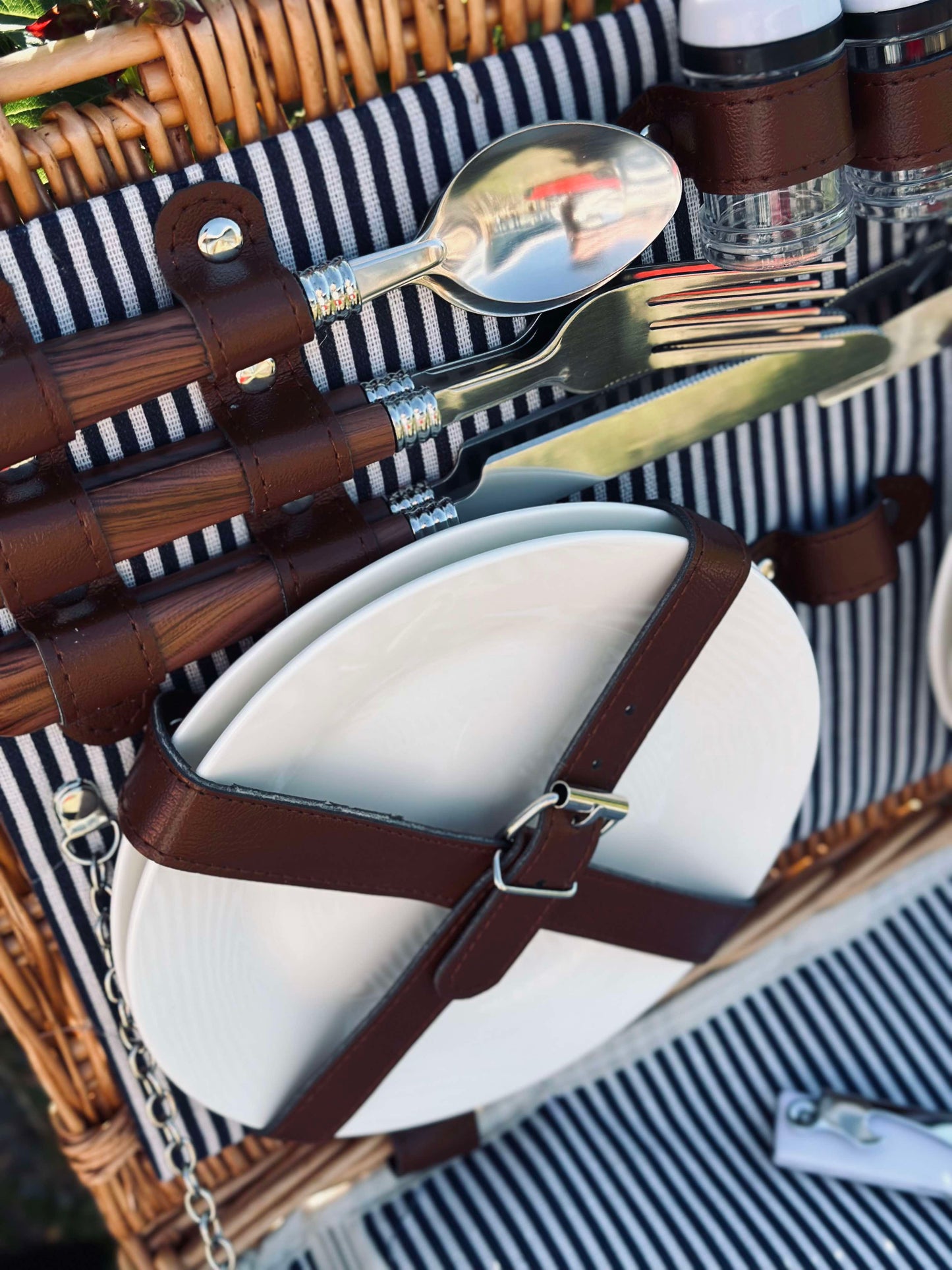 Picnickurv med indhold til 4 personer - DELUXE