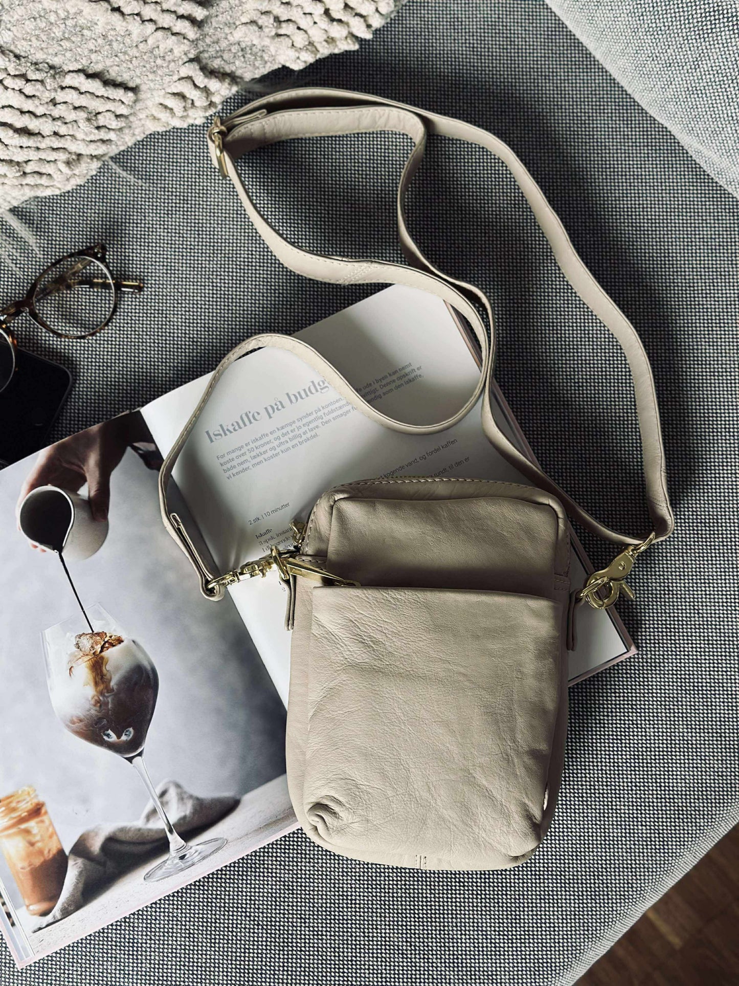 Mobiltaske Liva - Sand / Gold
