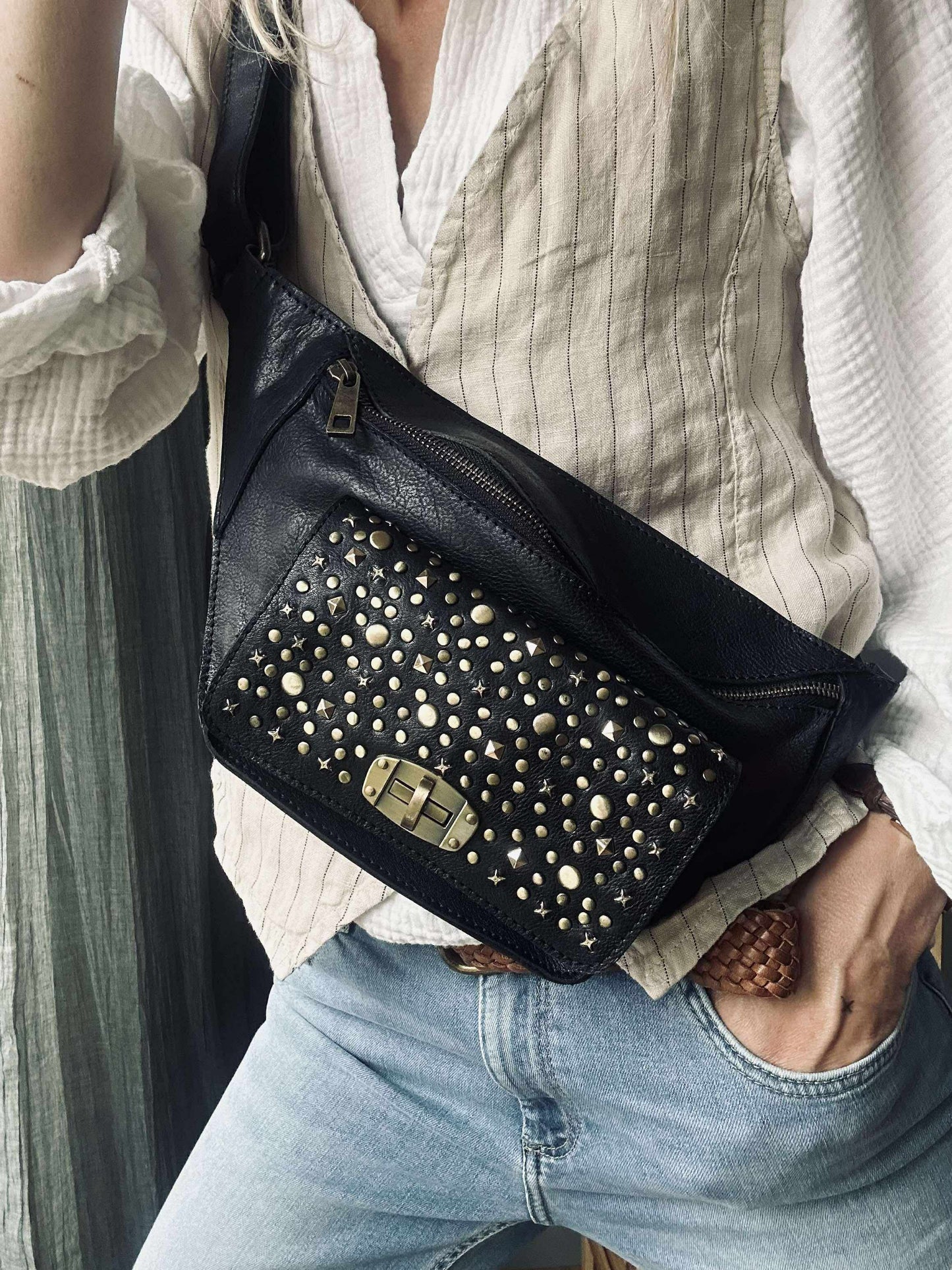 Bumbag med nitter - Black