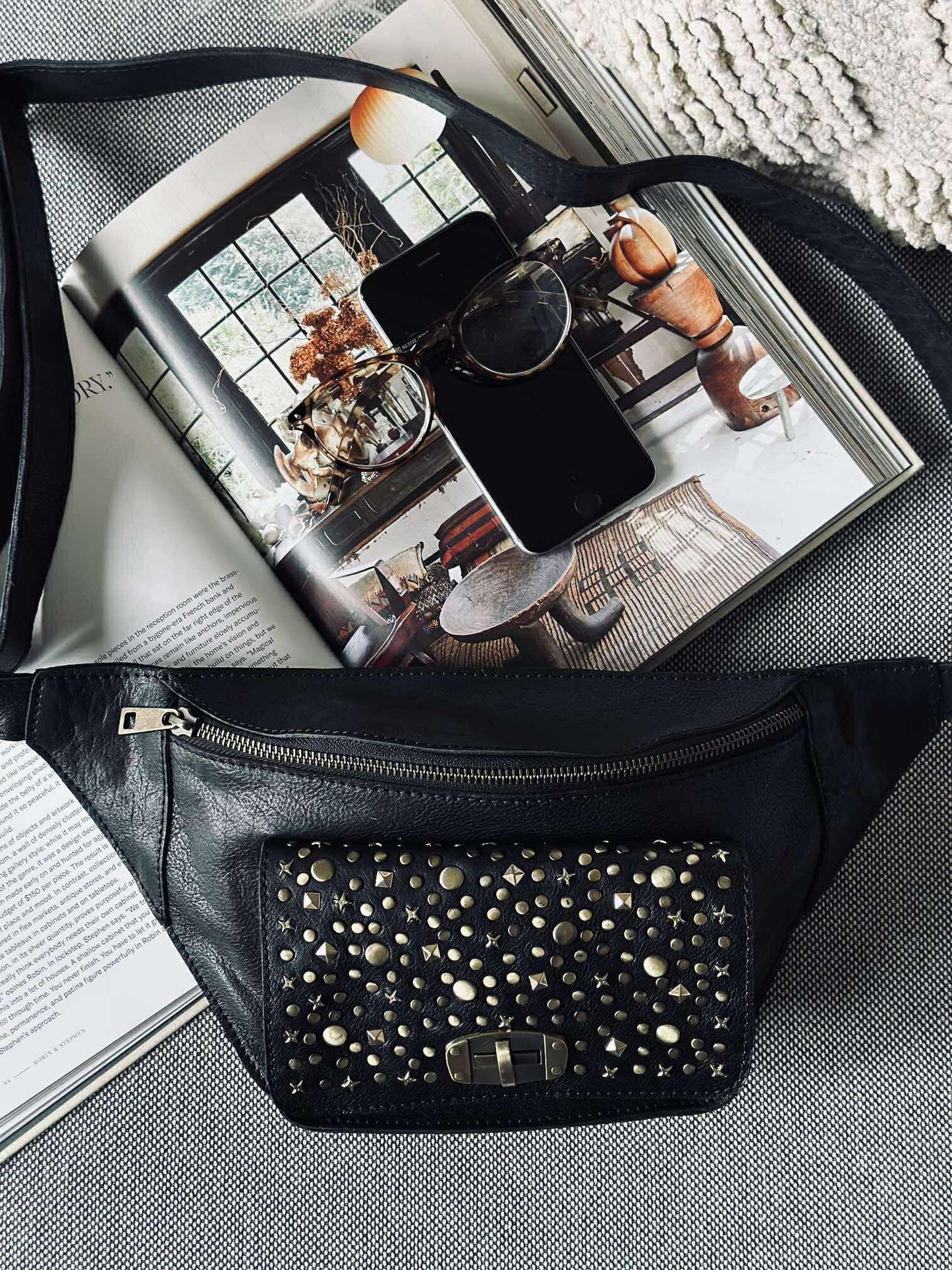 Bumbag med nitter - Black