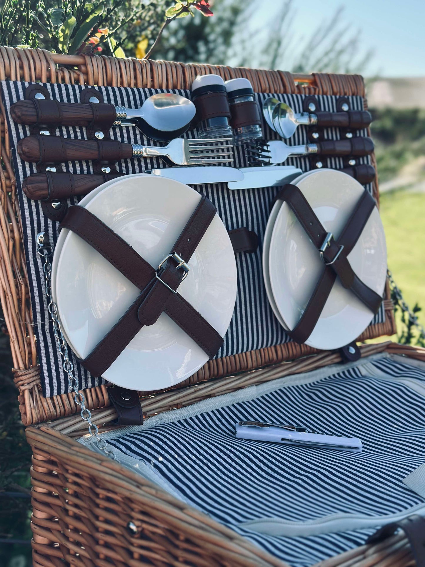 Picnickurv med indhold til 4 personer - DELUXE