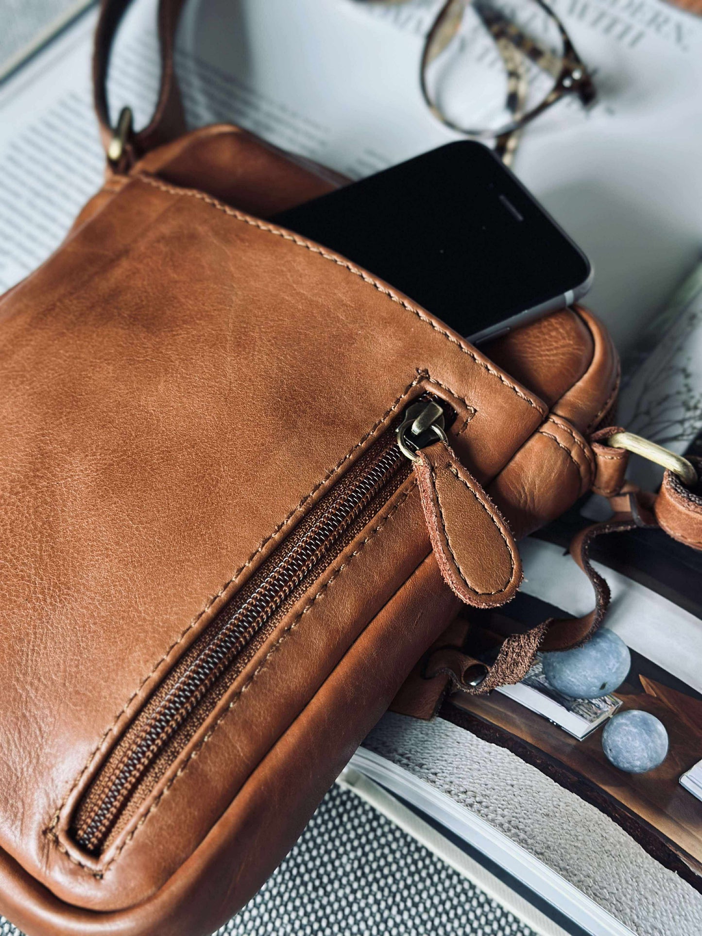 Crossover mobiltaske - Cognac