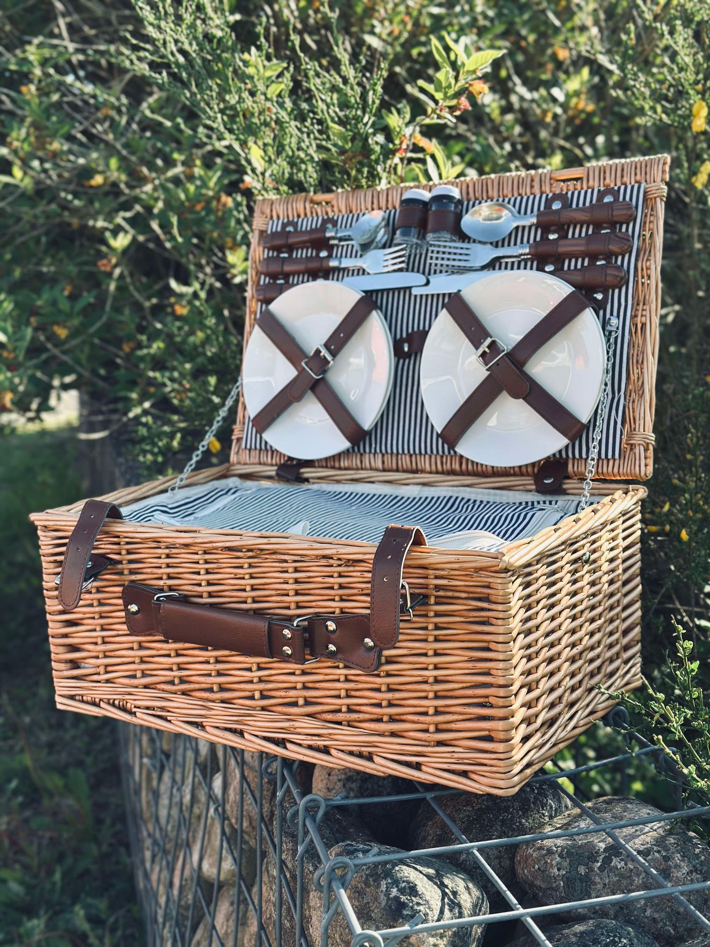 Picnickurv med indhold til 4 personer - DELUXE