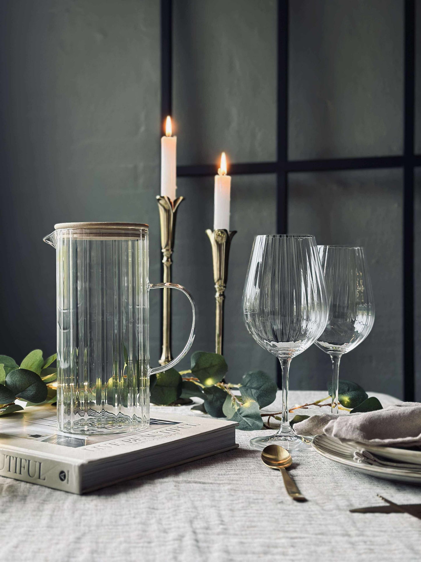 Glas kande med bambus låg