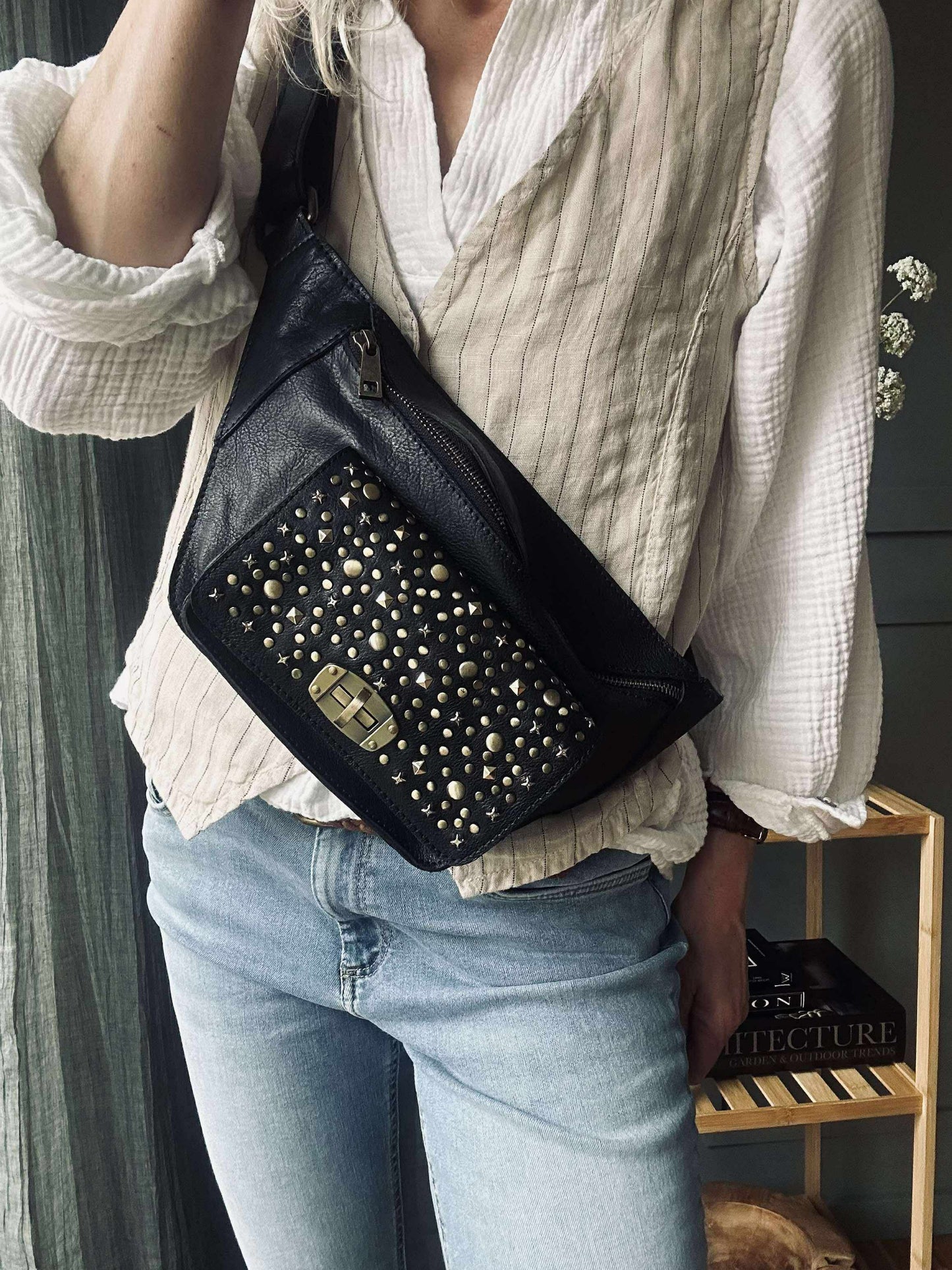 Bumbag med nitter - Black