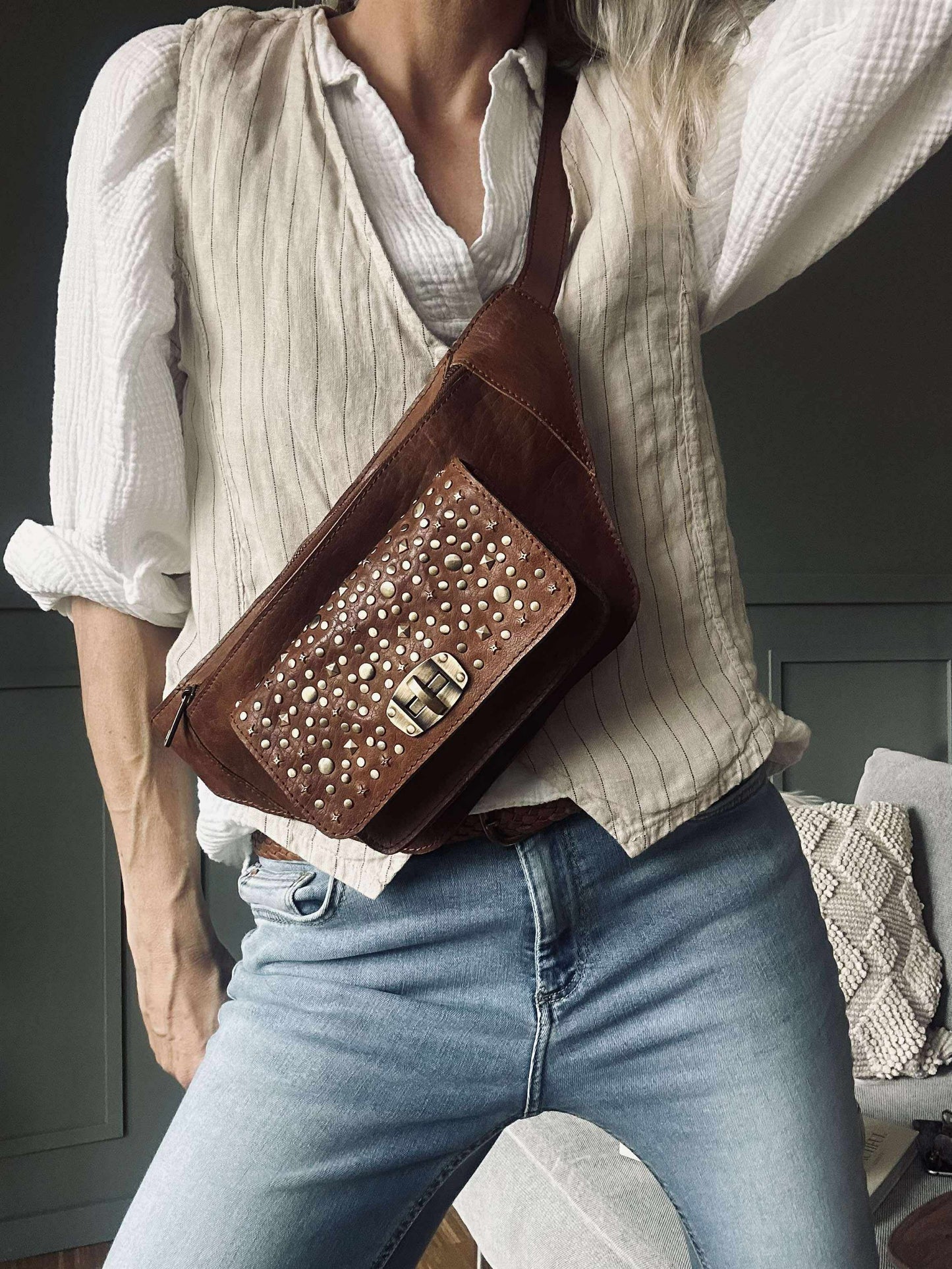 Bumbag med nitter - Cognac
