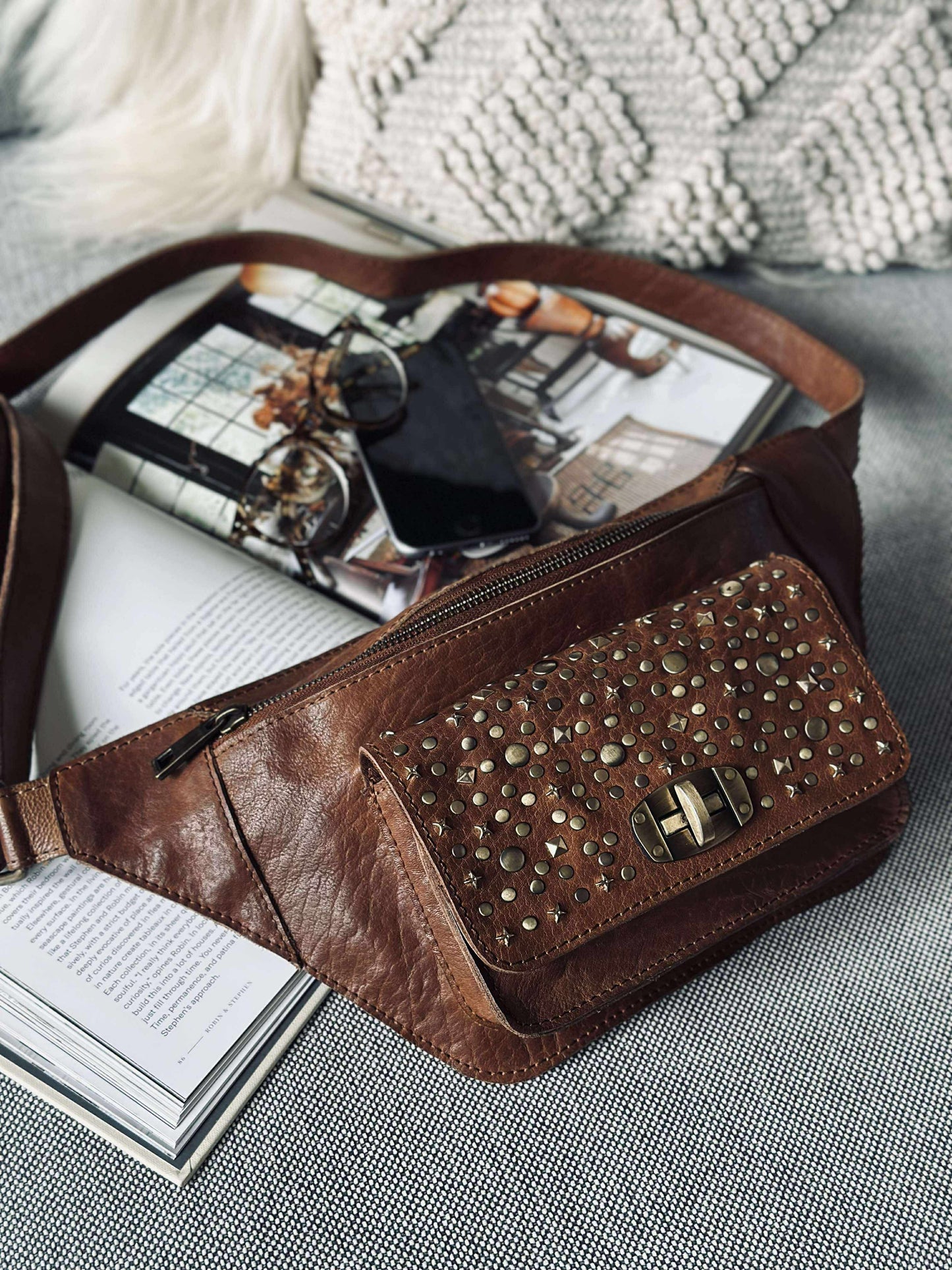 Bumbag med nitter - Cognac