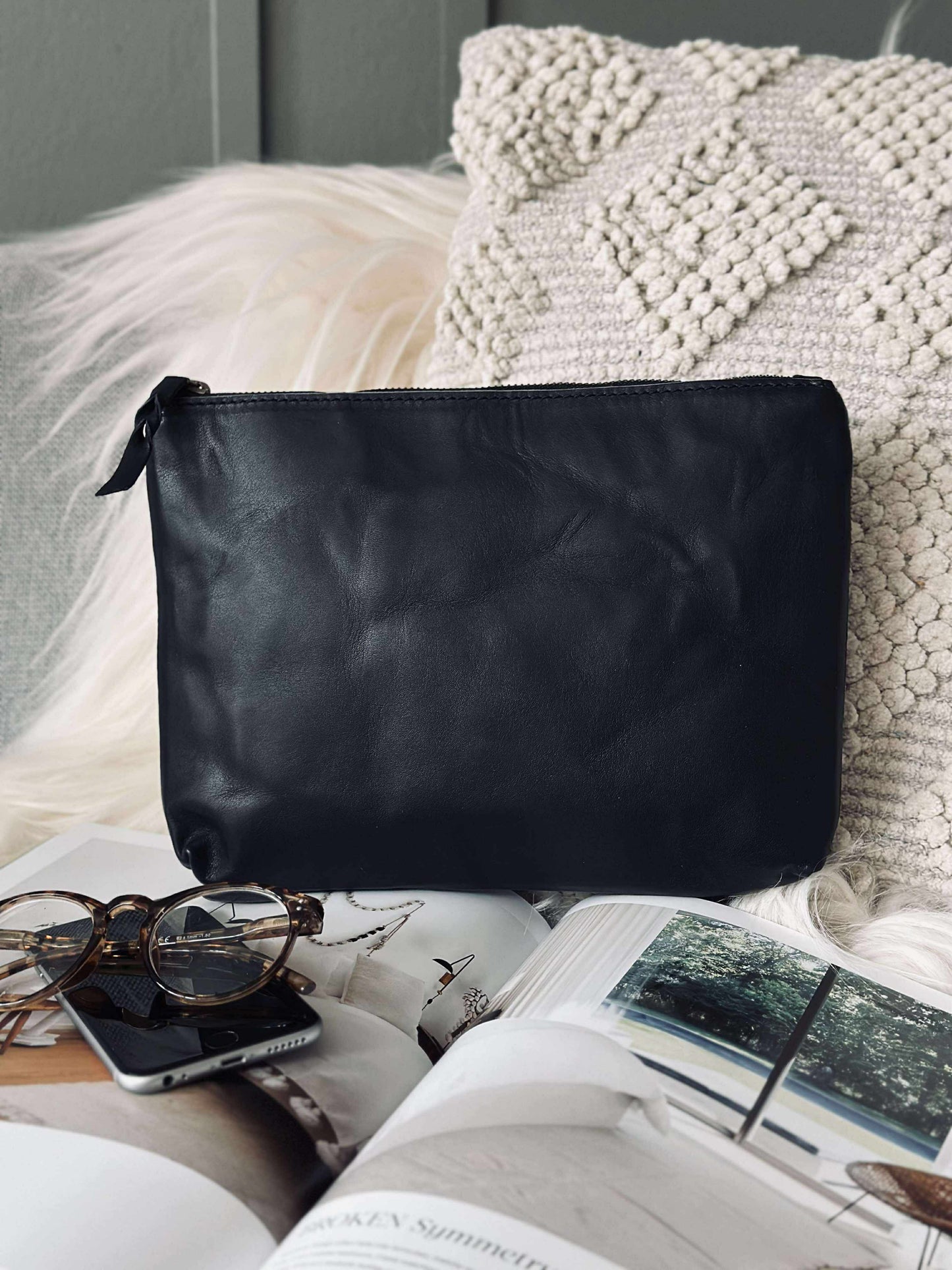Kosmetikpung / Clutch  - Black leather