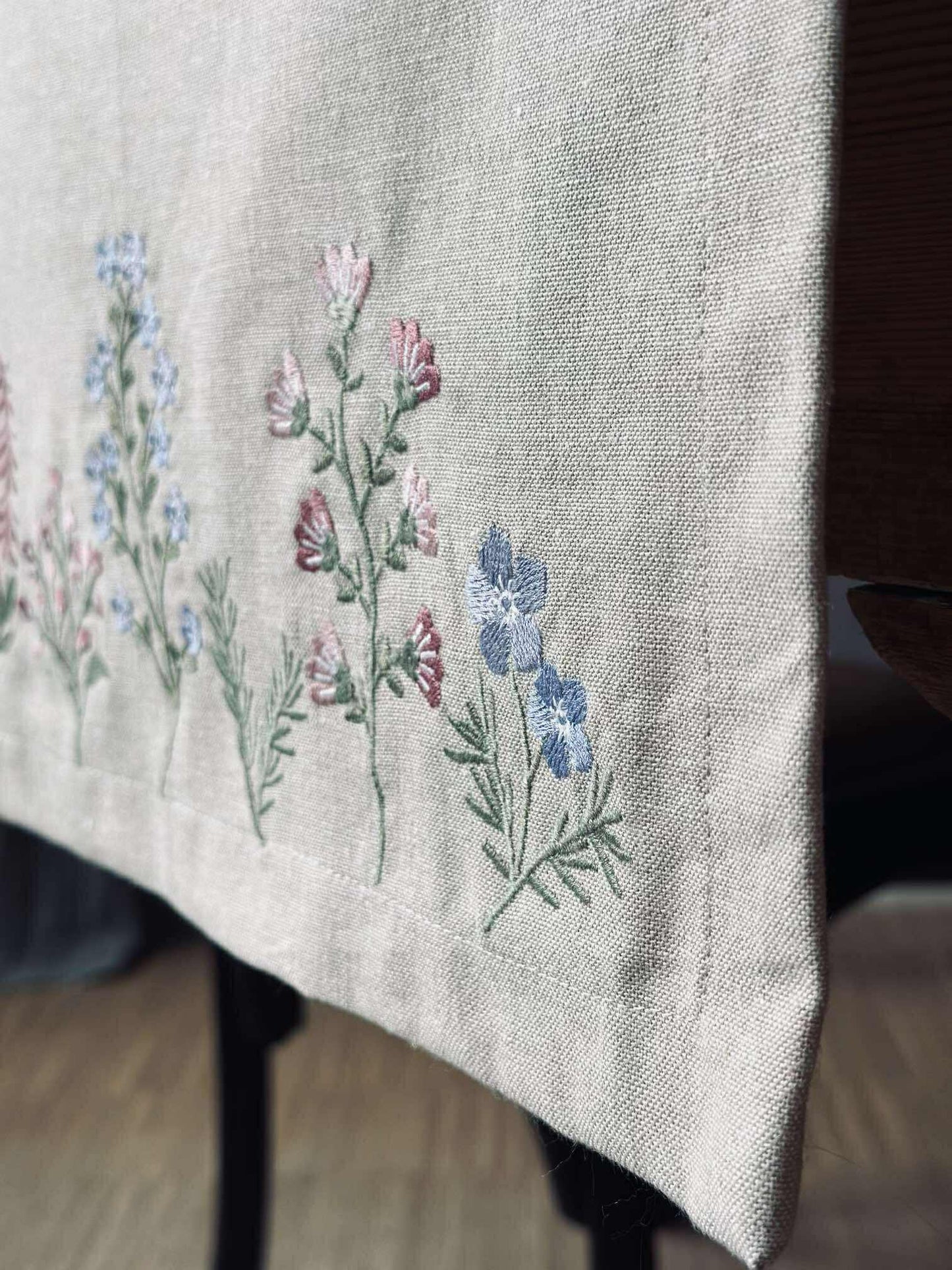 Bordløber flower broderi - Hørlook
