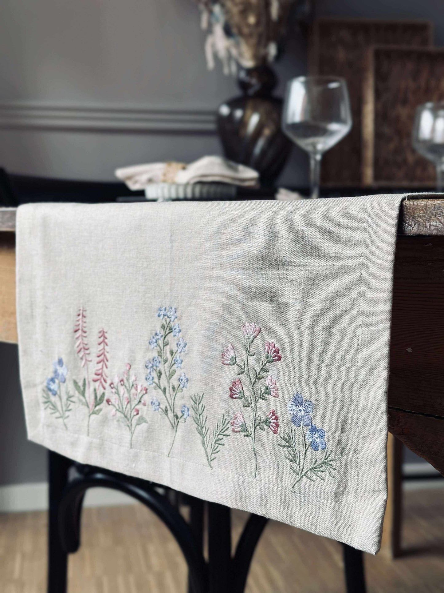 Bordløber flower broderi - Hørlook
