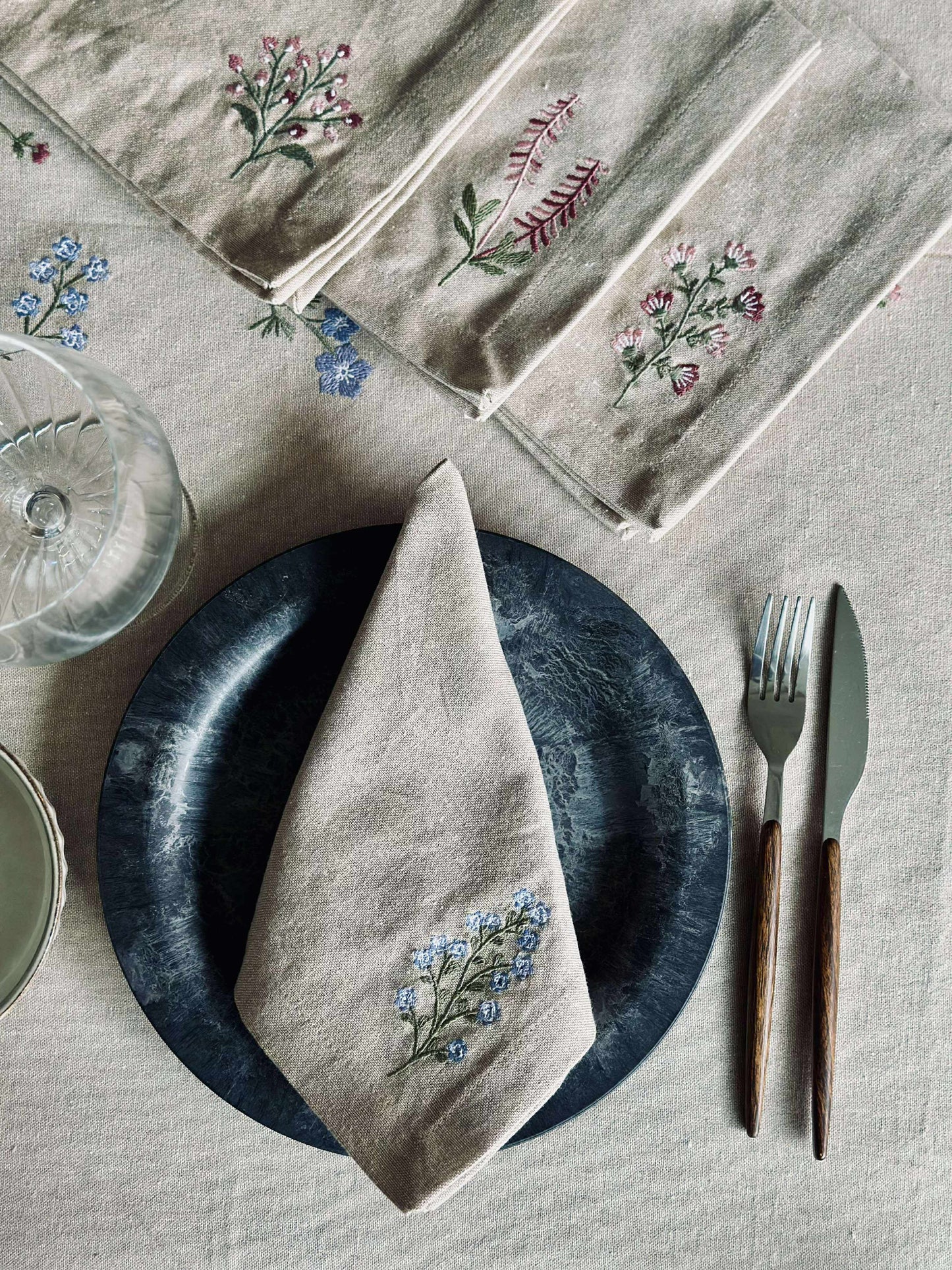 Mundservietter flower broderi - Pakke med 4 stk