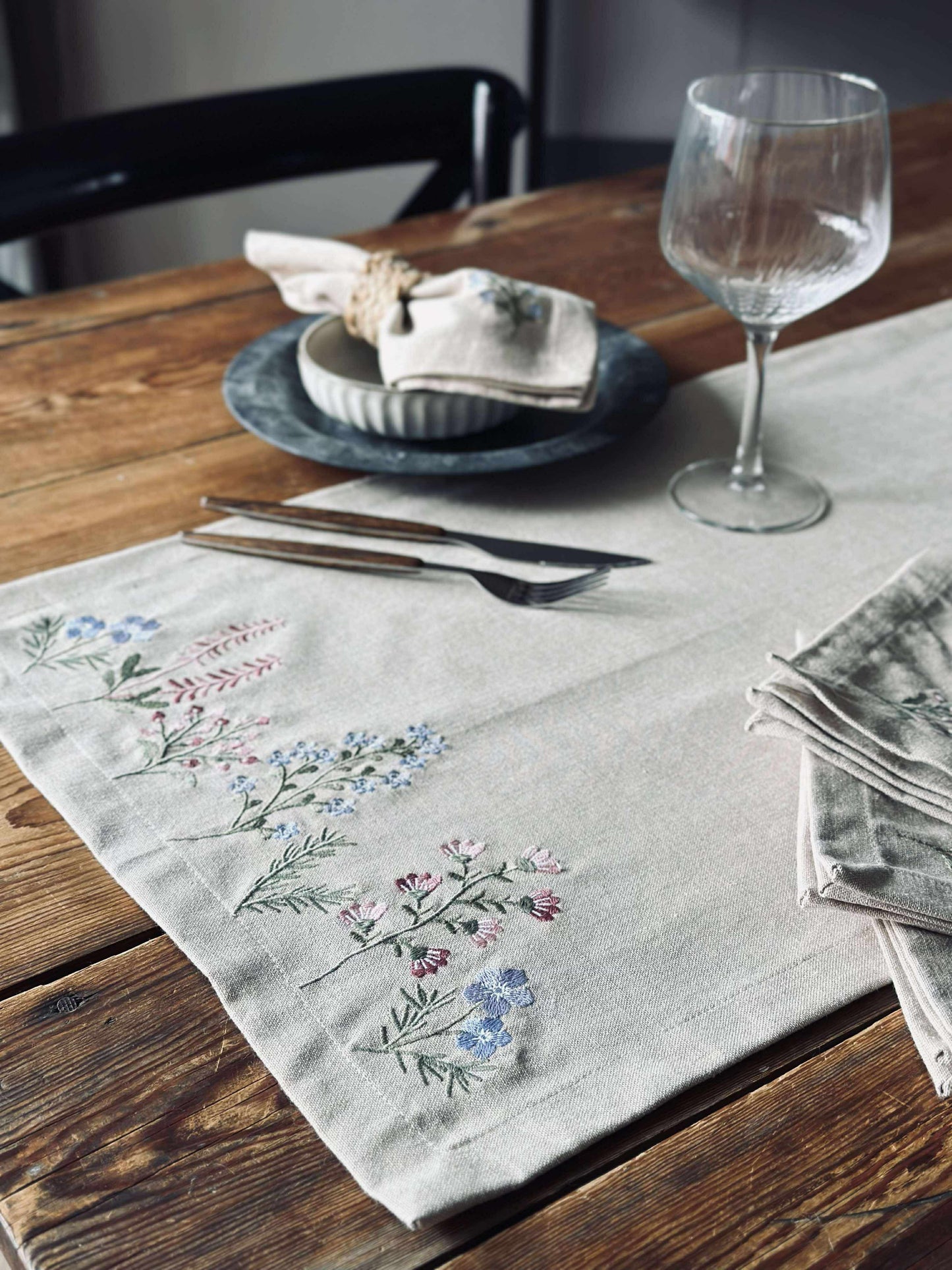 Bordløber flower broderi - Hørlook