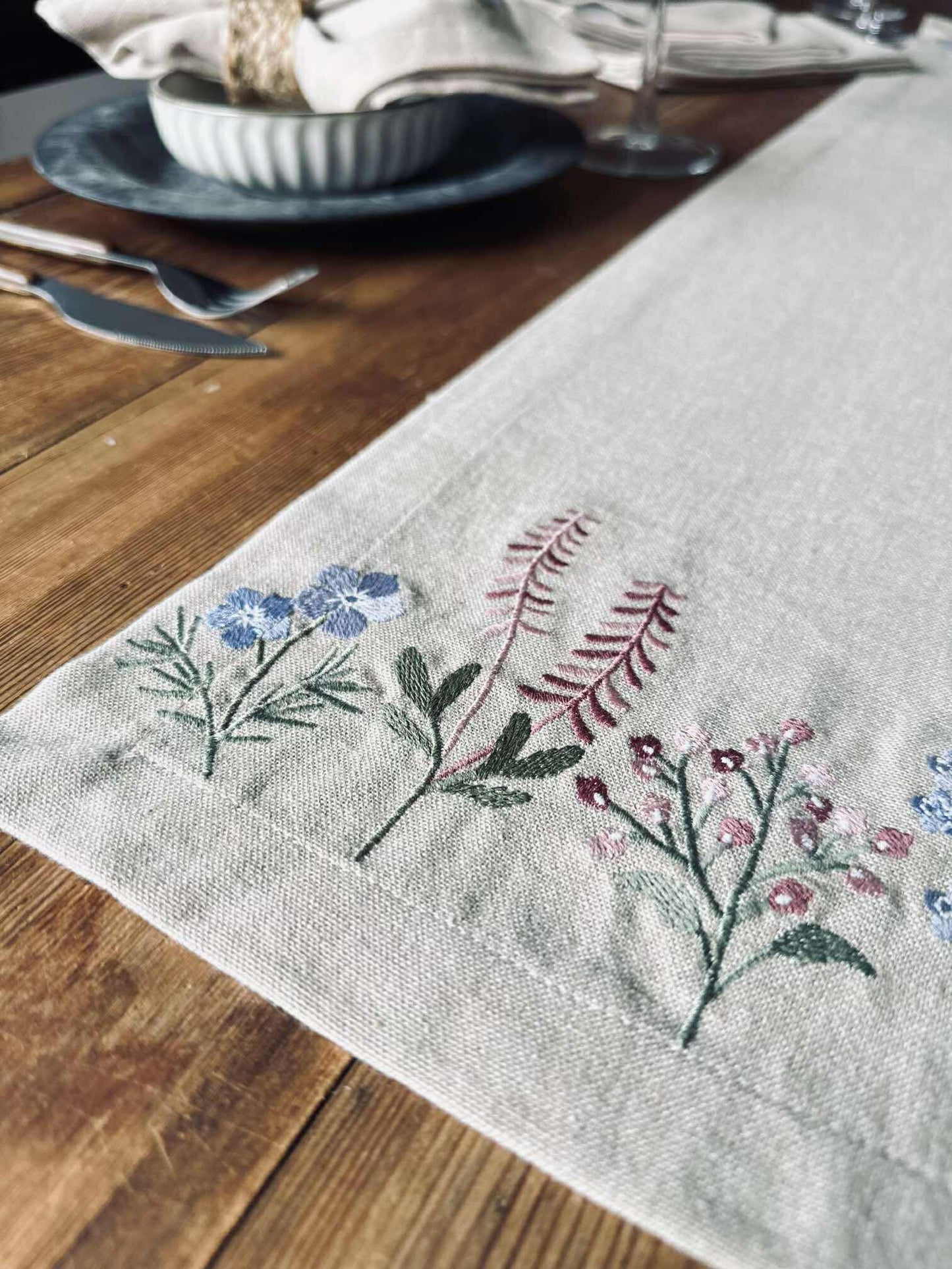 Bordløber flower broderi - Hørlook