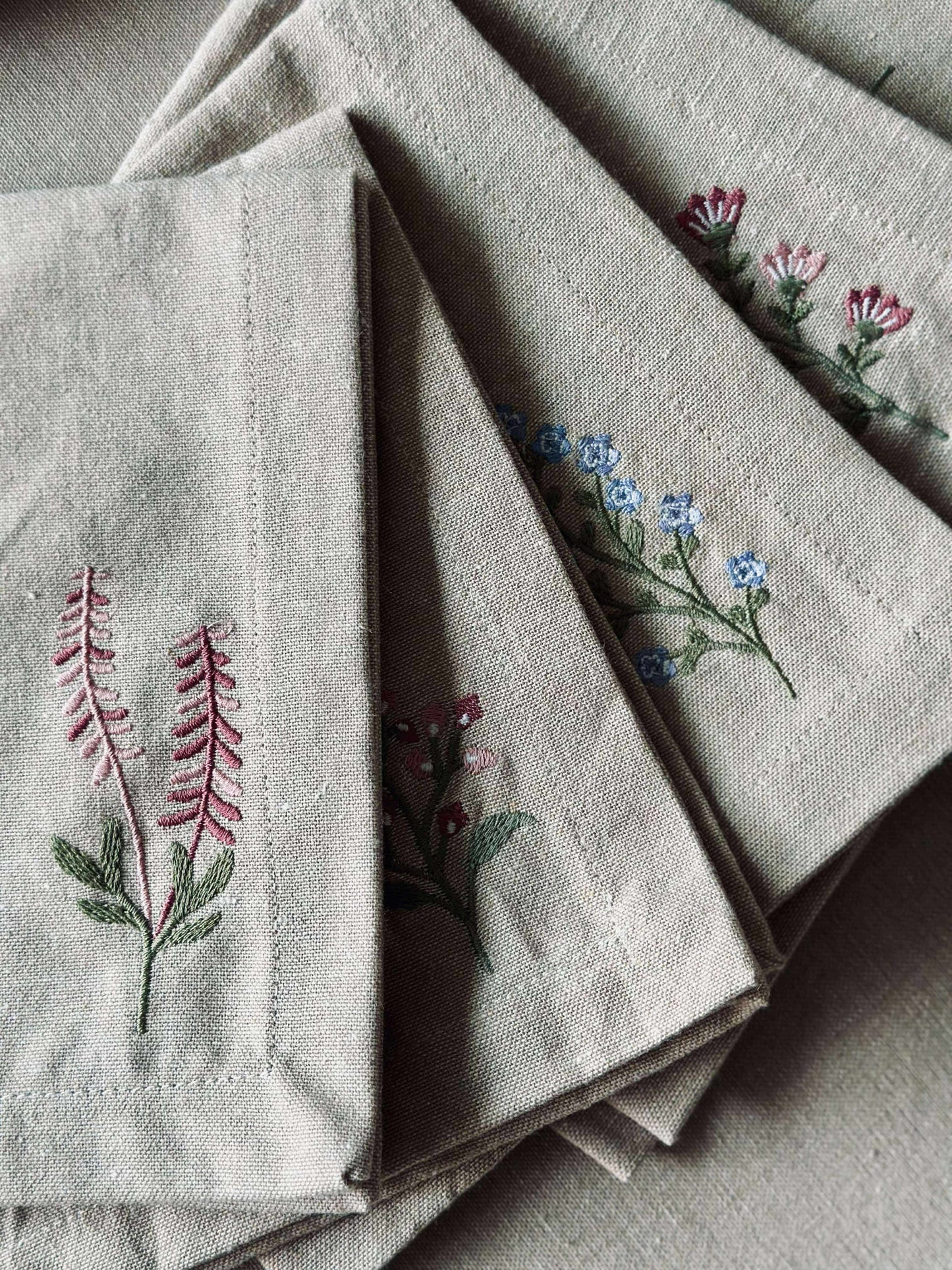 Mundservietter flower broderi - Pakke med 4 stk