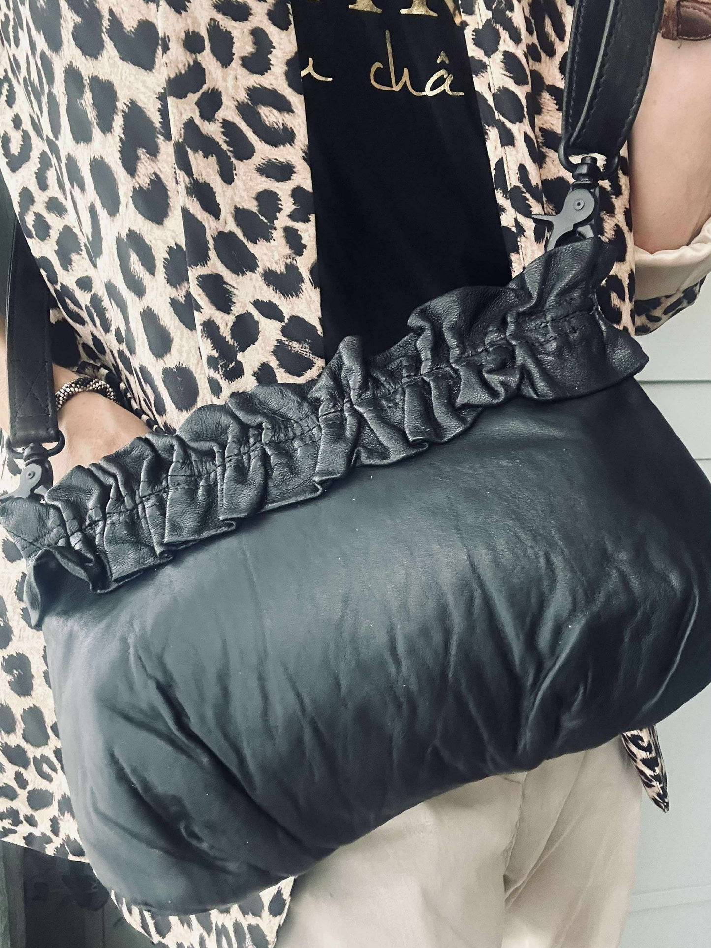 Clutch med flæser Nero