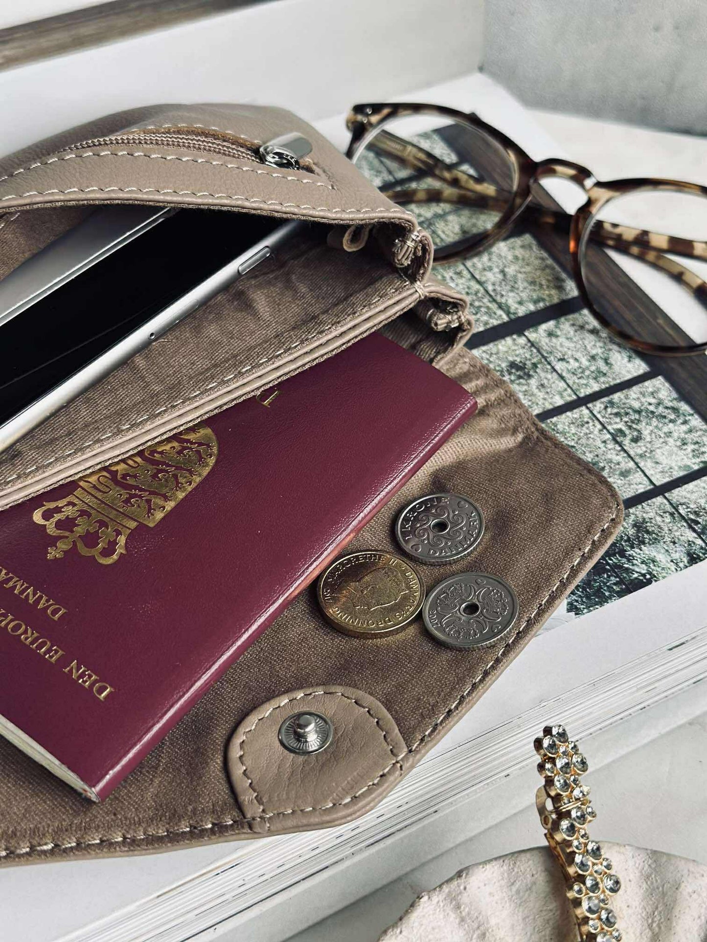 Pung Aura - Dusty Taupe