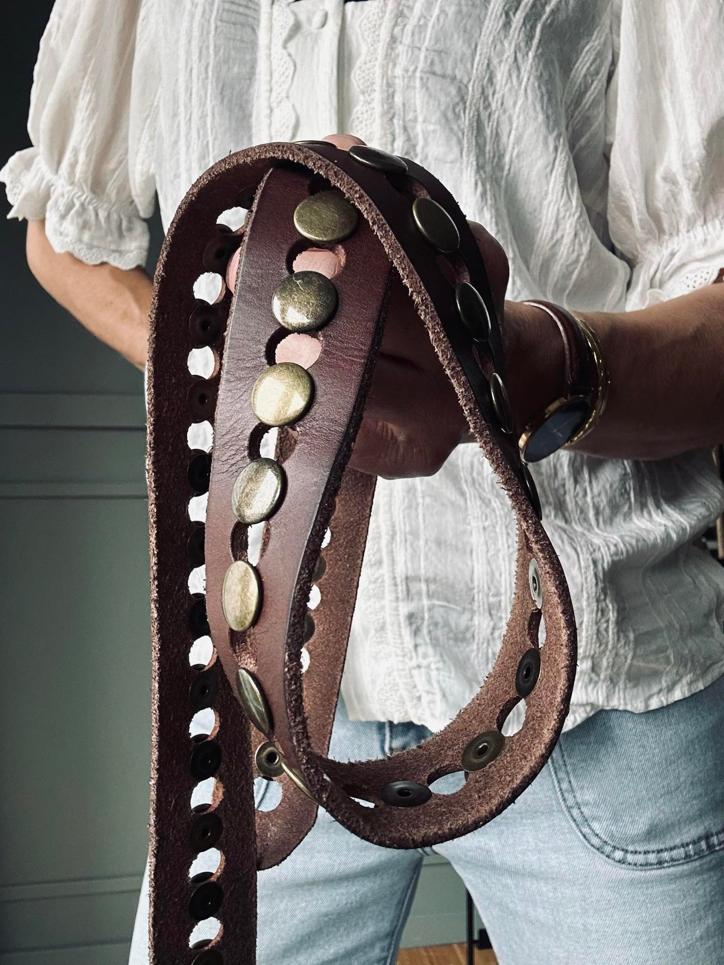 Jeans bælte dekoreret med nitter - Brown