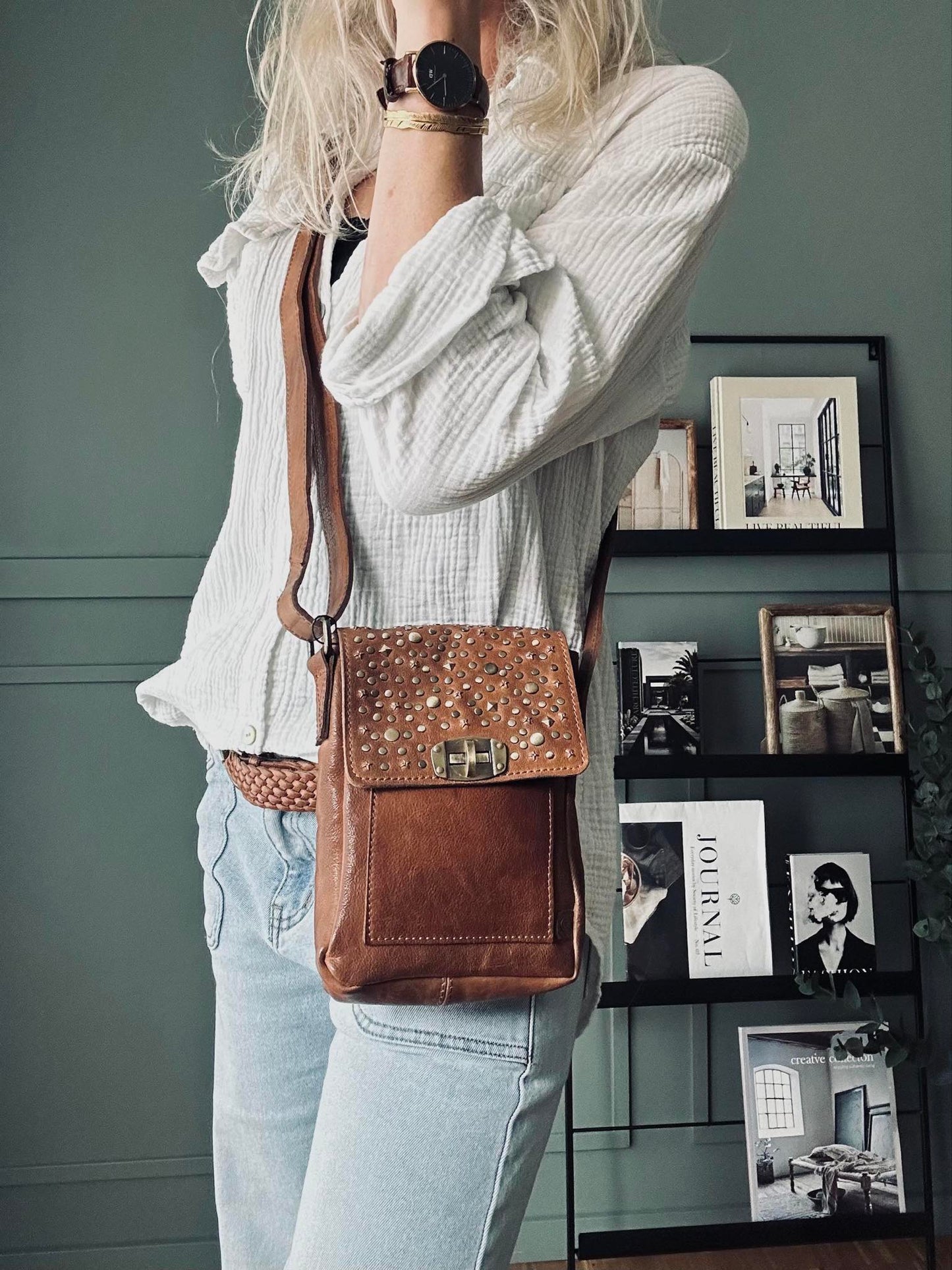Mobiltaske med nitter - Cognac