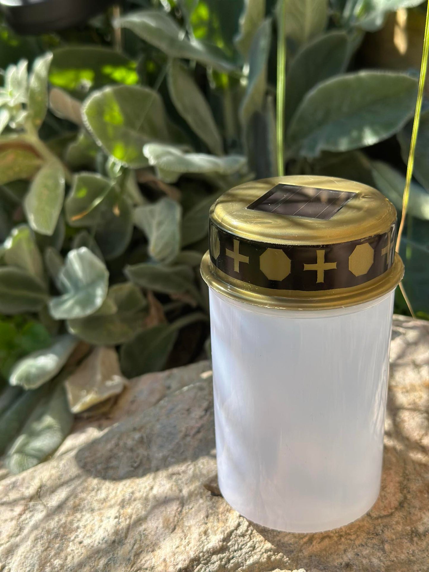 Gravlys med solceller