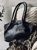 Skuldertaske med nitter - Black