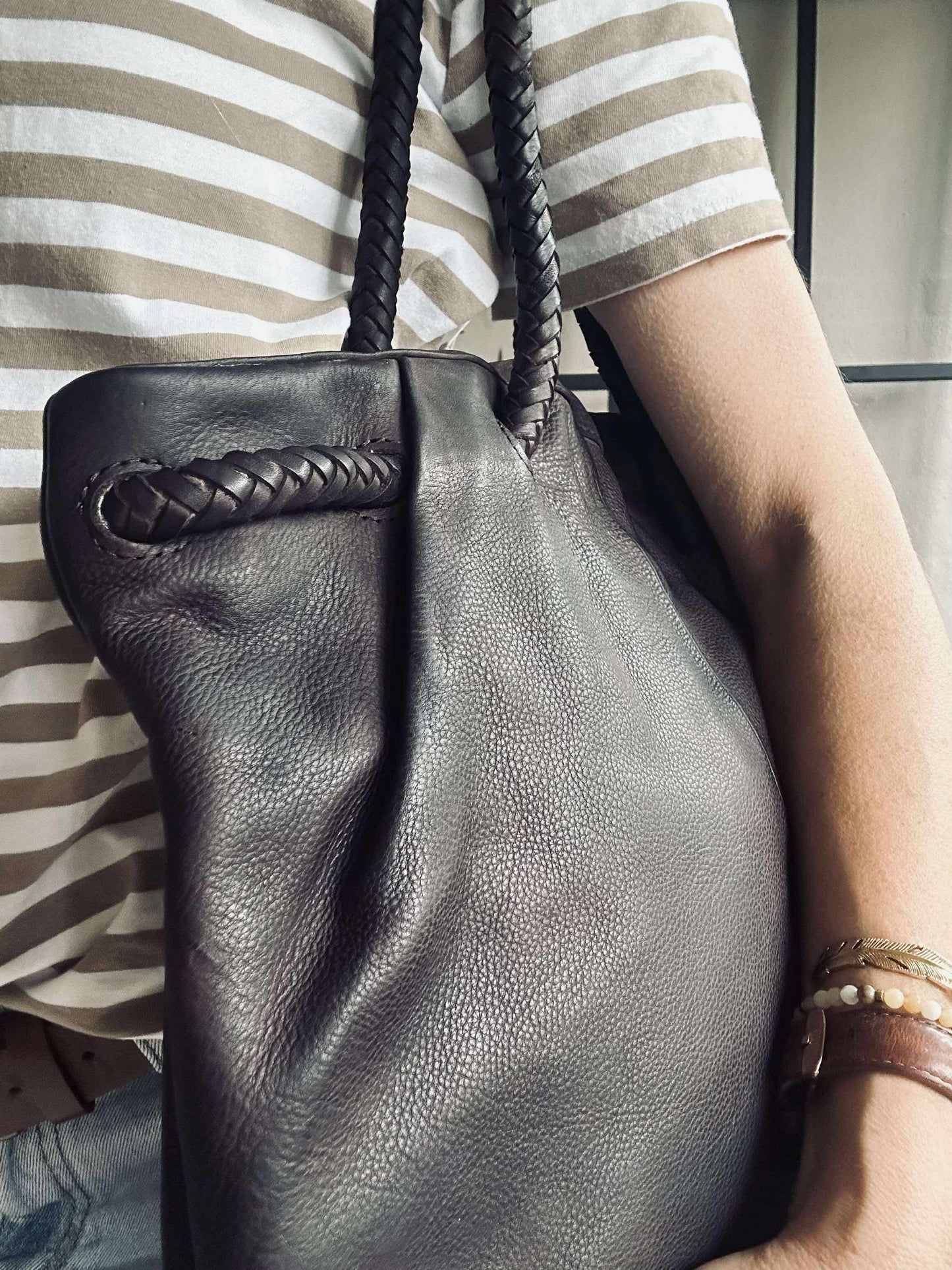 Skuldertaske med smuk fletrem - Brown