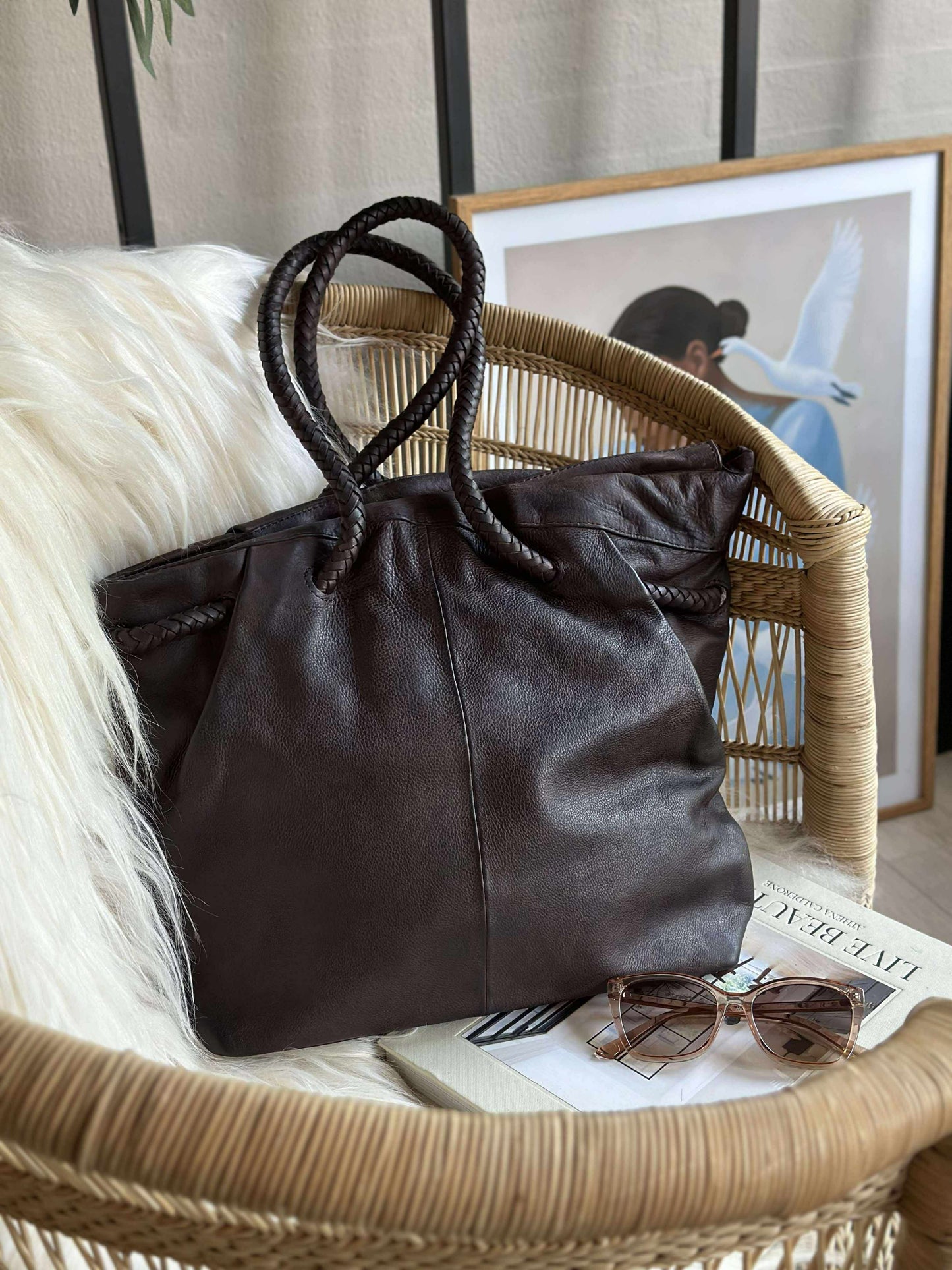 Skuldertaske med smuk fletrem - Brown