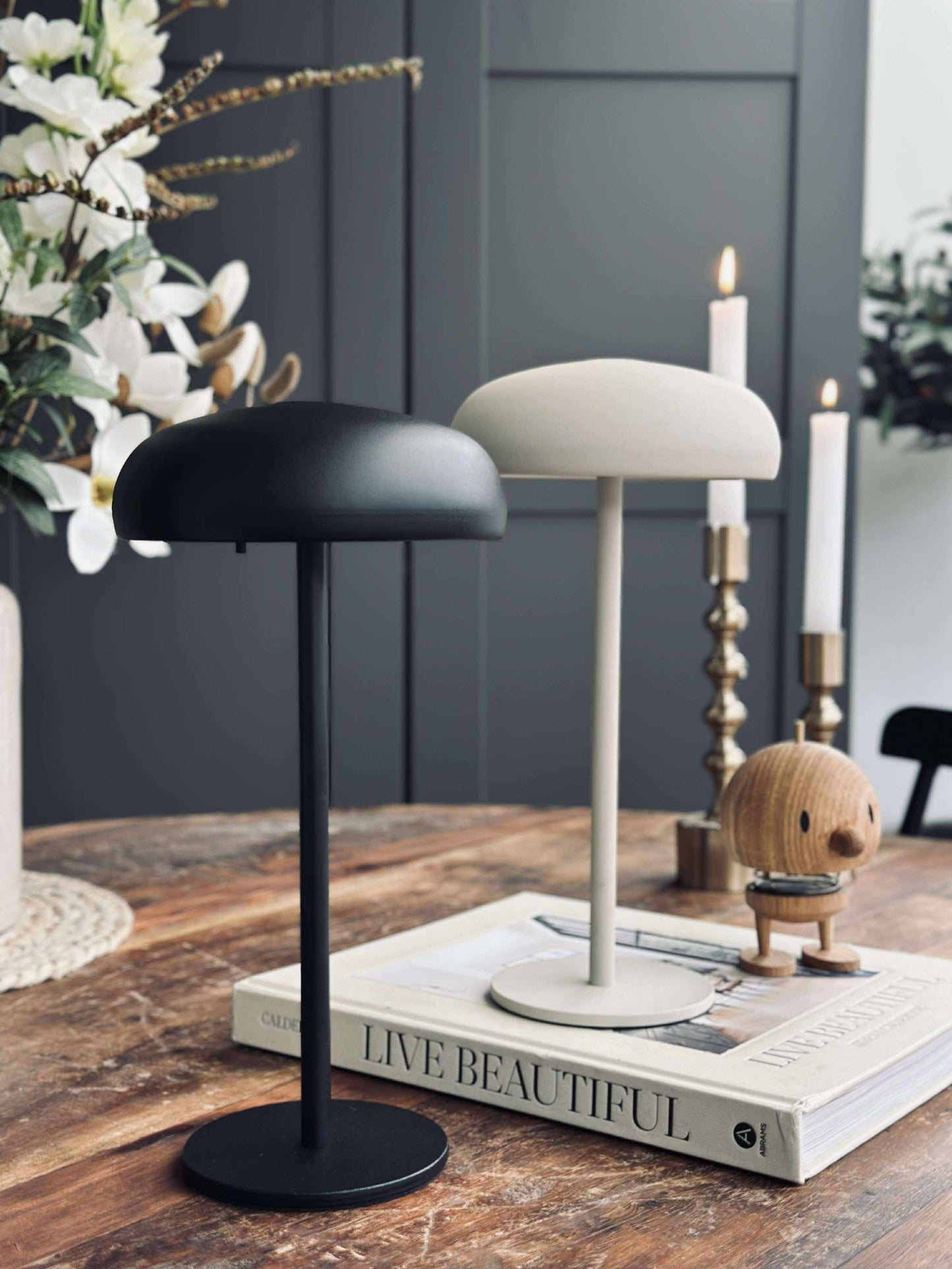 Isolde LED touch bordlampe. Sort/Beige