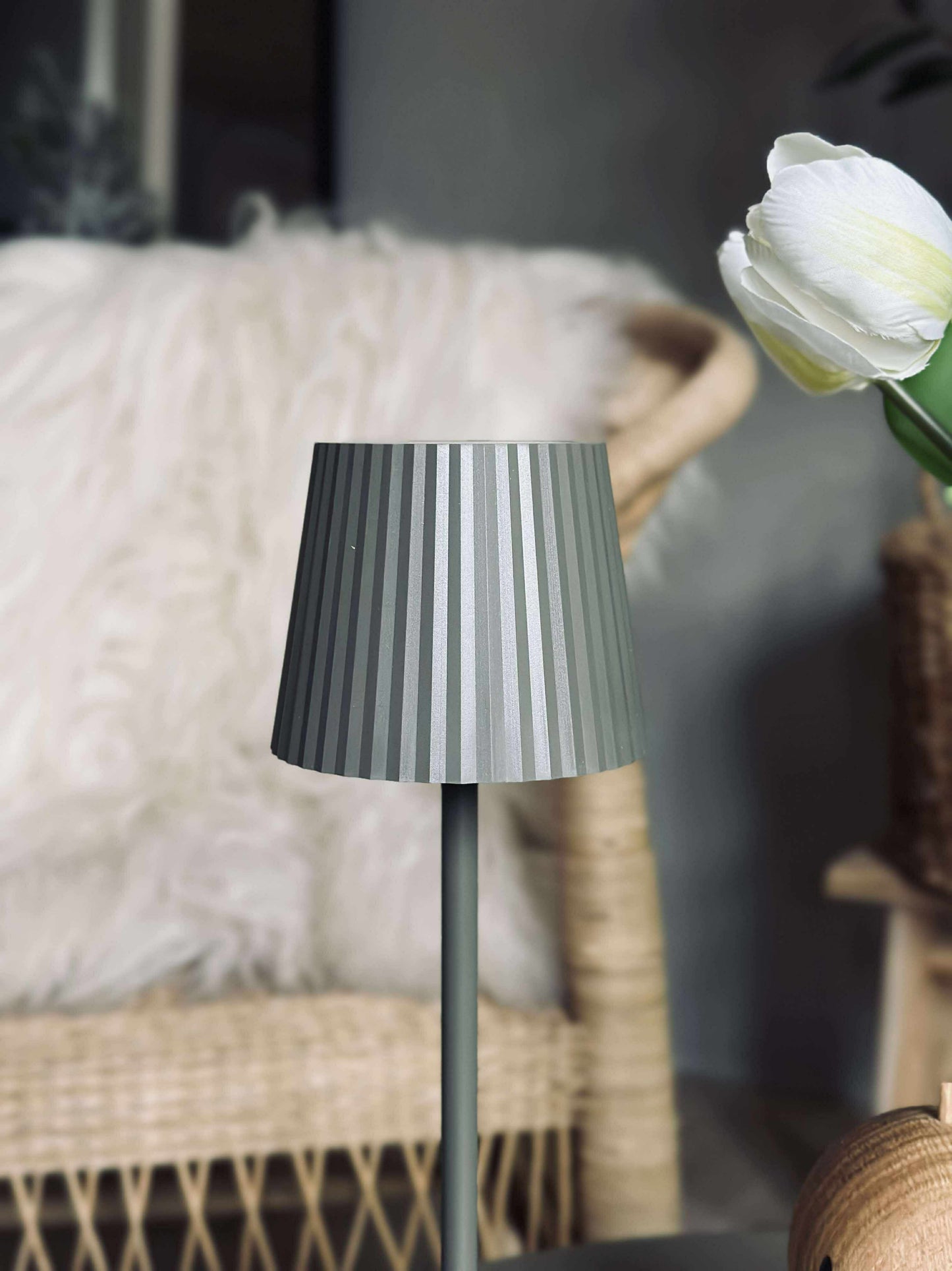 LED bordlampe MILLA Taupe - genopladelig