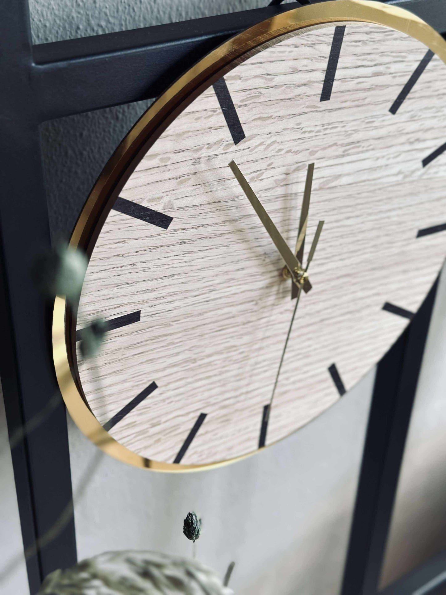 Vægur i træ - Ø30cm