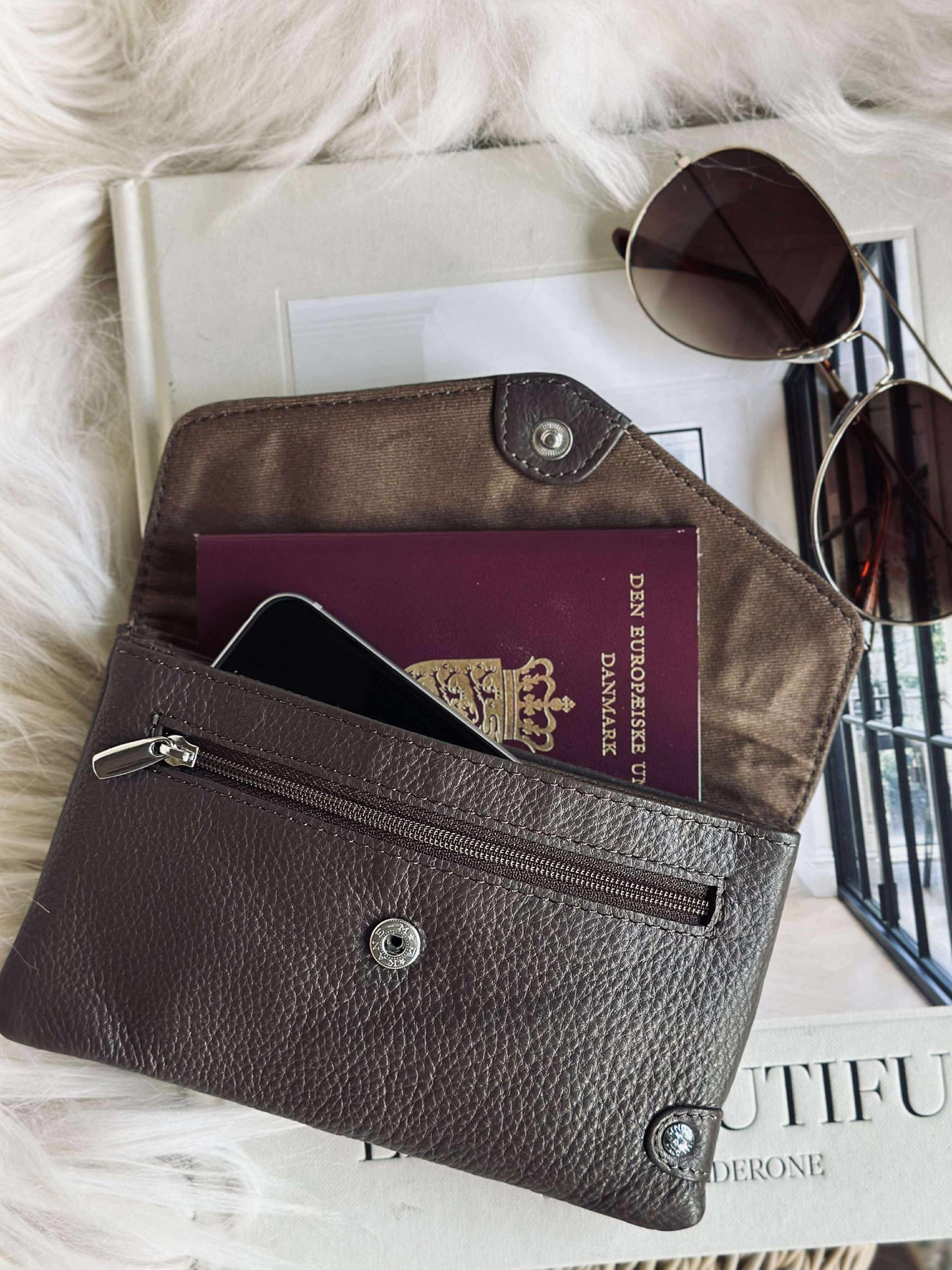 Pung Aura - Dark Taupe