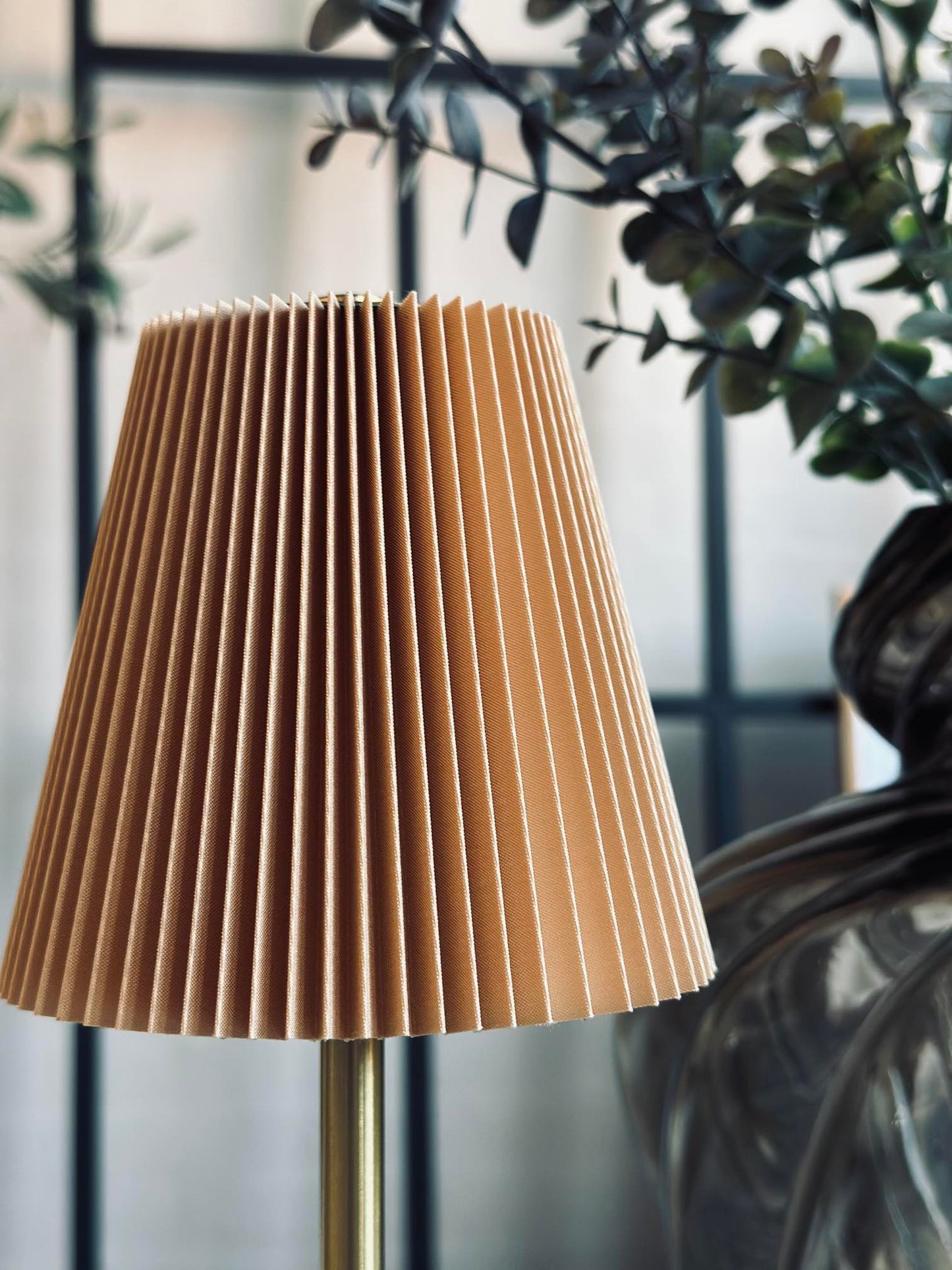 LED bordlampe Plisse´ beige - genopladelig