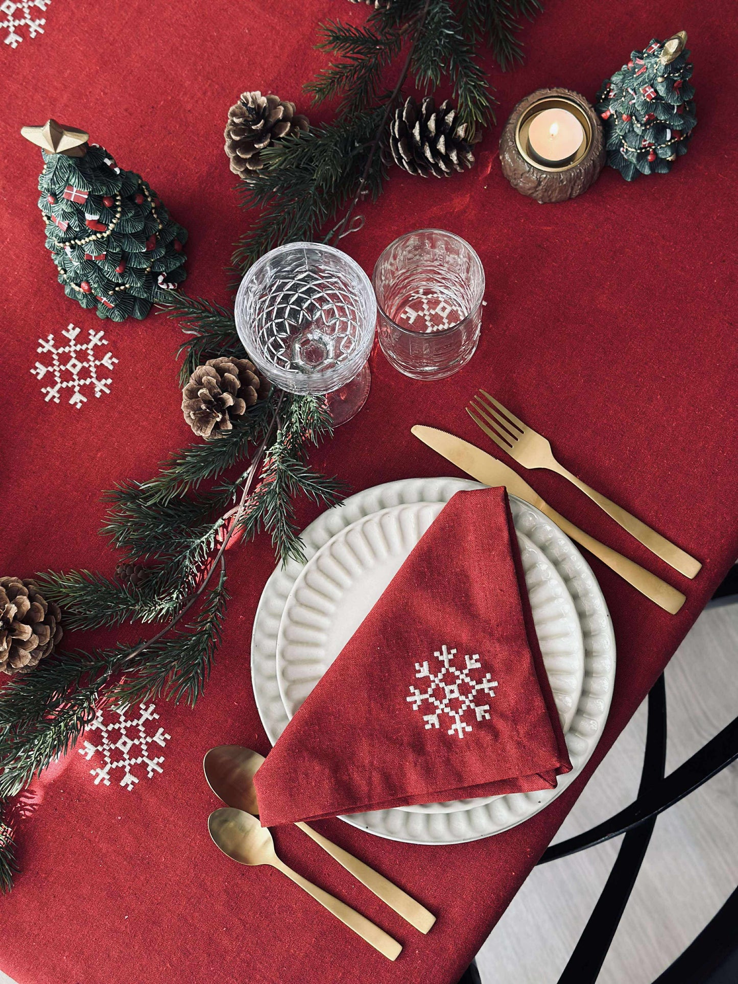 Juledug Rød JUL med broderi - Flere størrelser