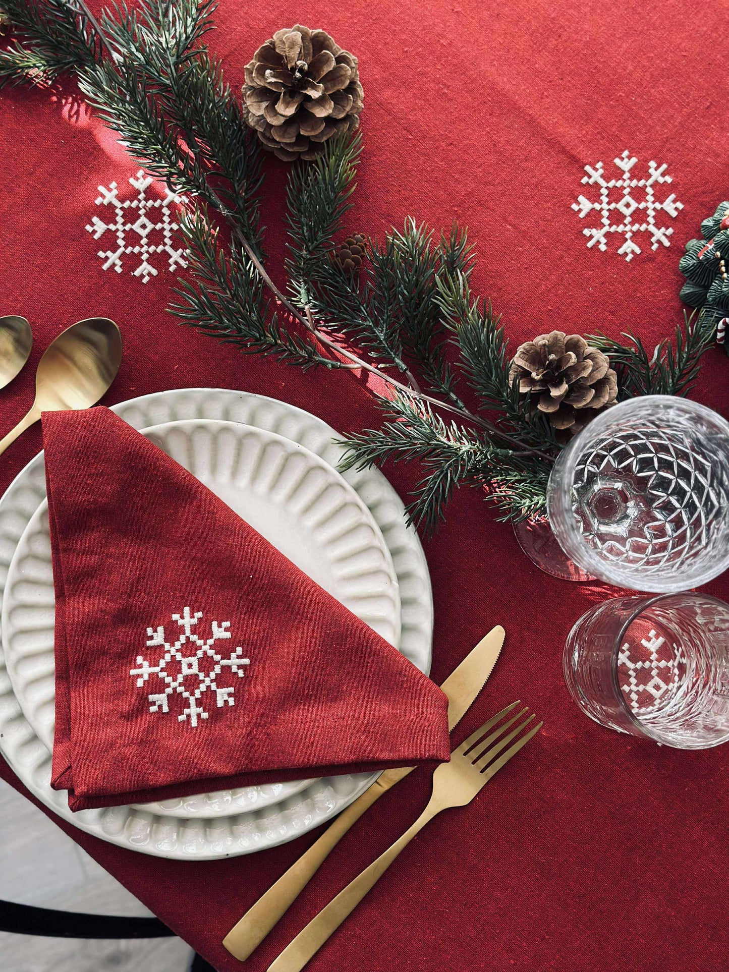 Juledug Rød JUL med broderi - Flere størrelser