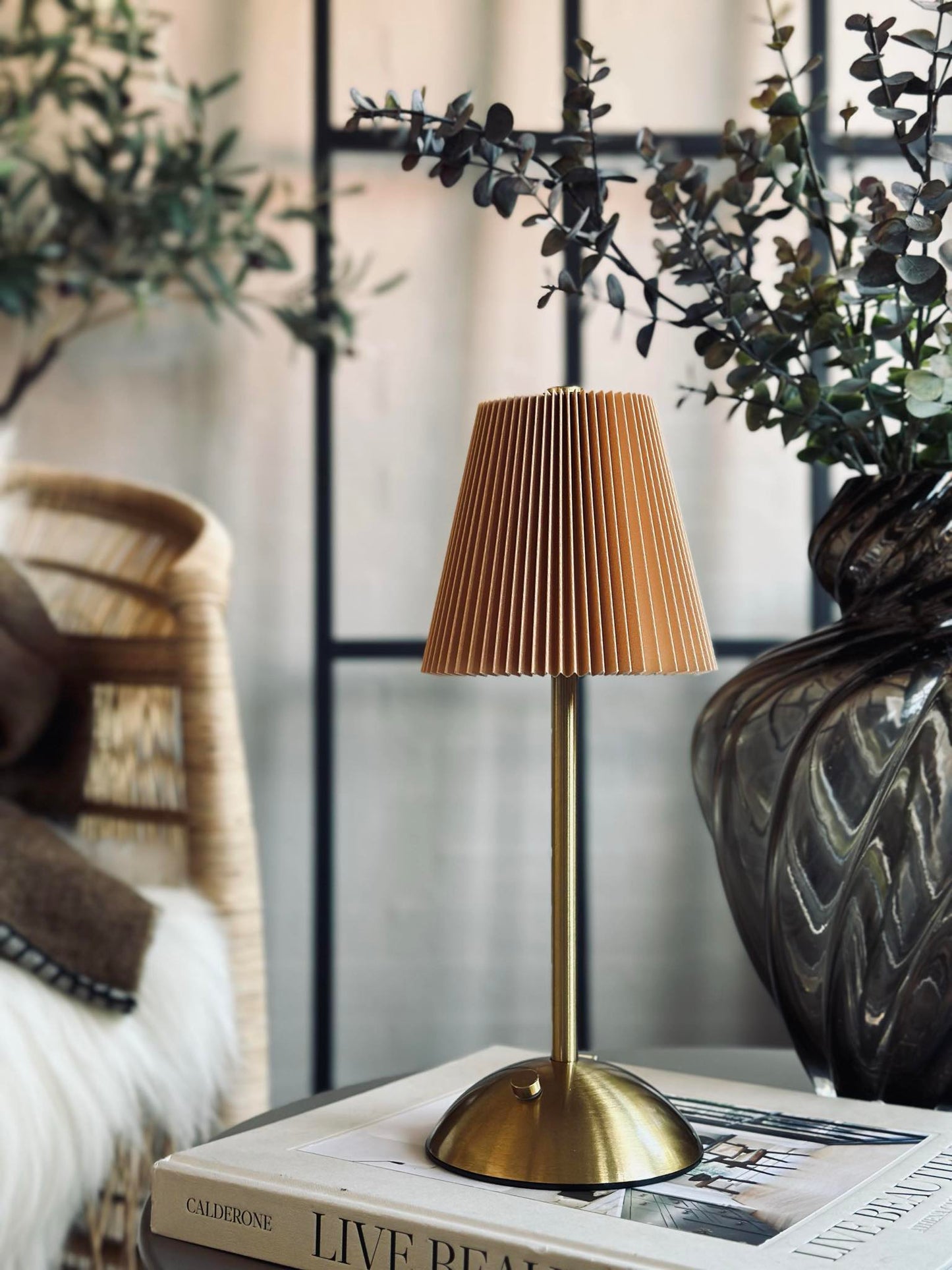 LED bordlampe Plisse´ beige - genopladelig