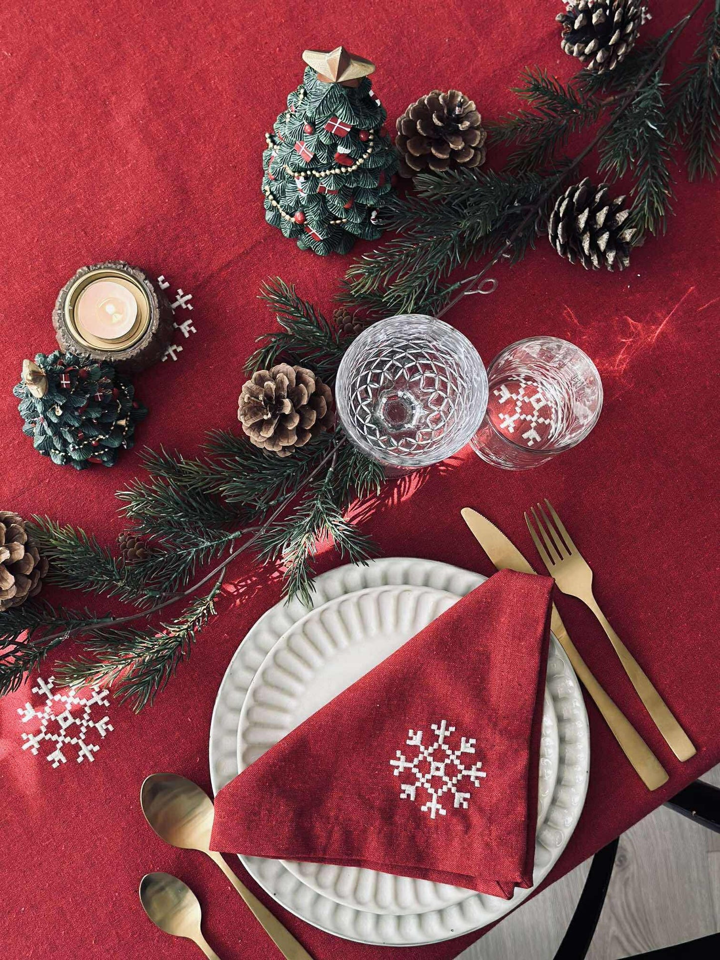 Juledug Rød JUL med broderi - Flere størrelser