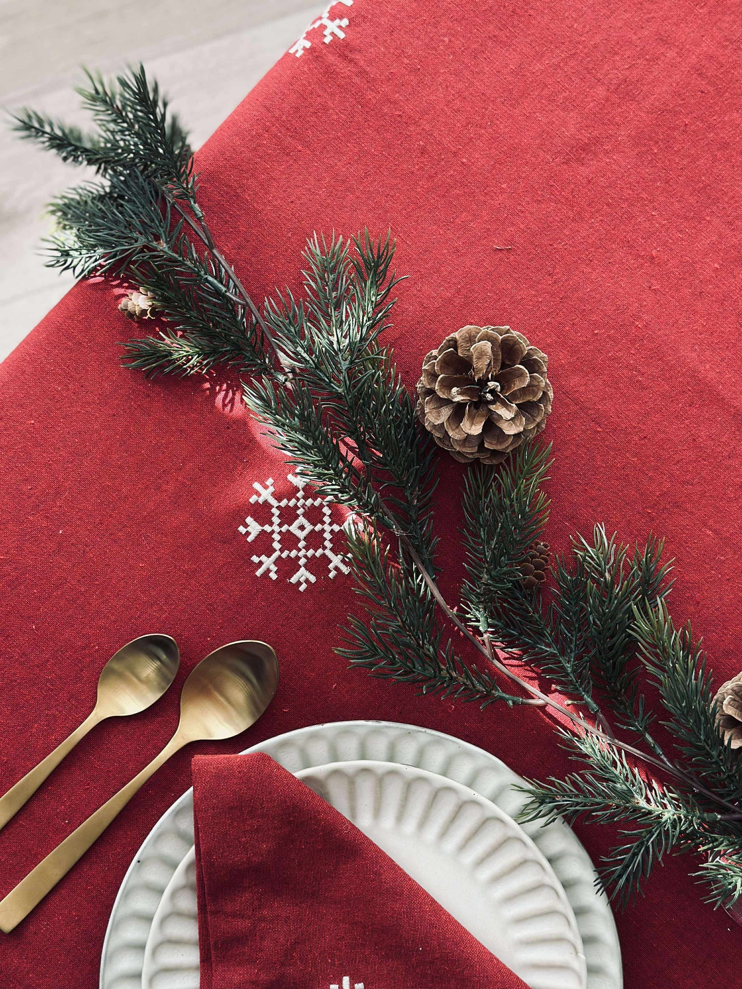 Juledug Rød JUL med broderi - Flere størrelser