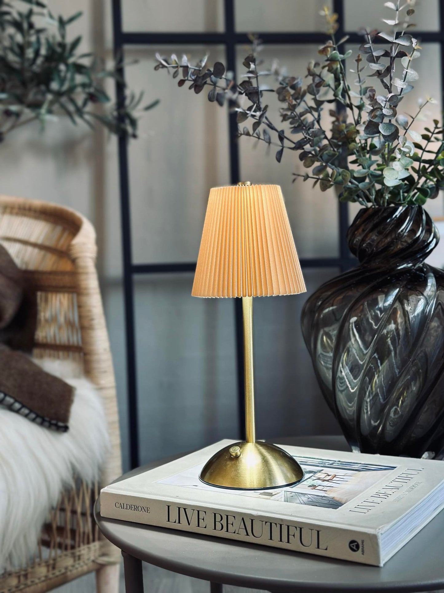 LED bordlampe Plisse´ beige - genopladelig