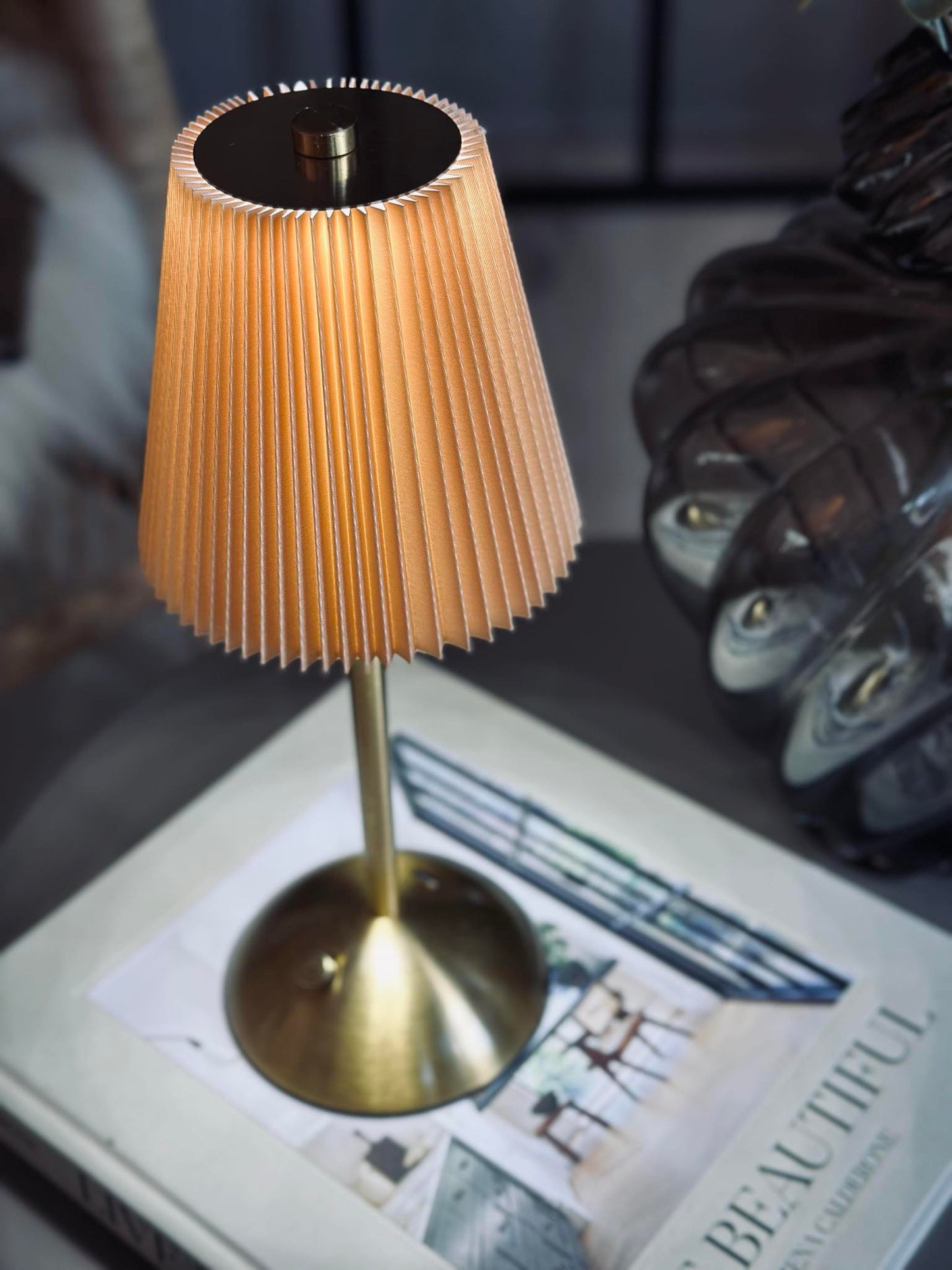 LED bordlampe Plisse´ beige - genopladelig